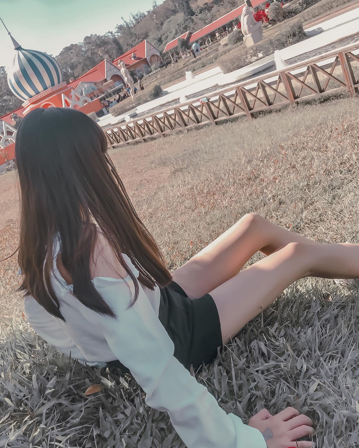 超甜美女「淩0」一雙美眸電力十足「白皙美腿」看了會睡不著啊，乳量無法忽視！ - 美女圖 -