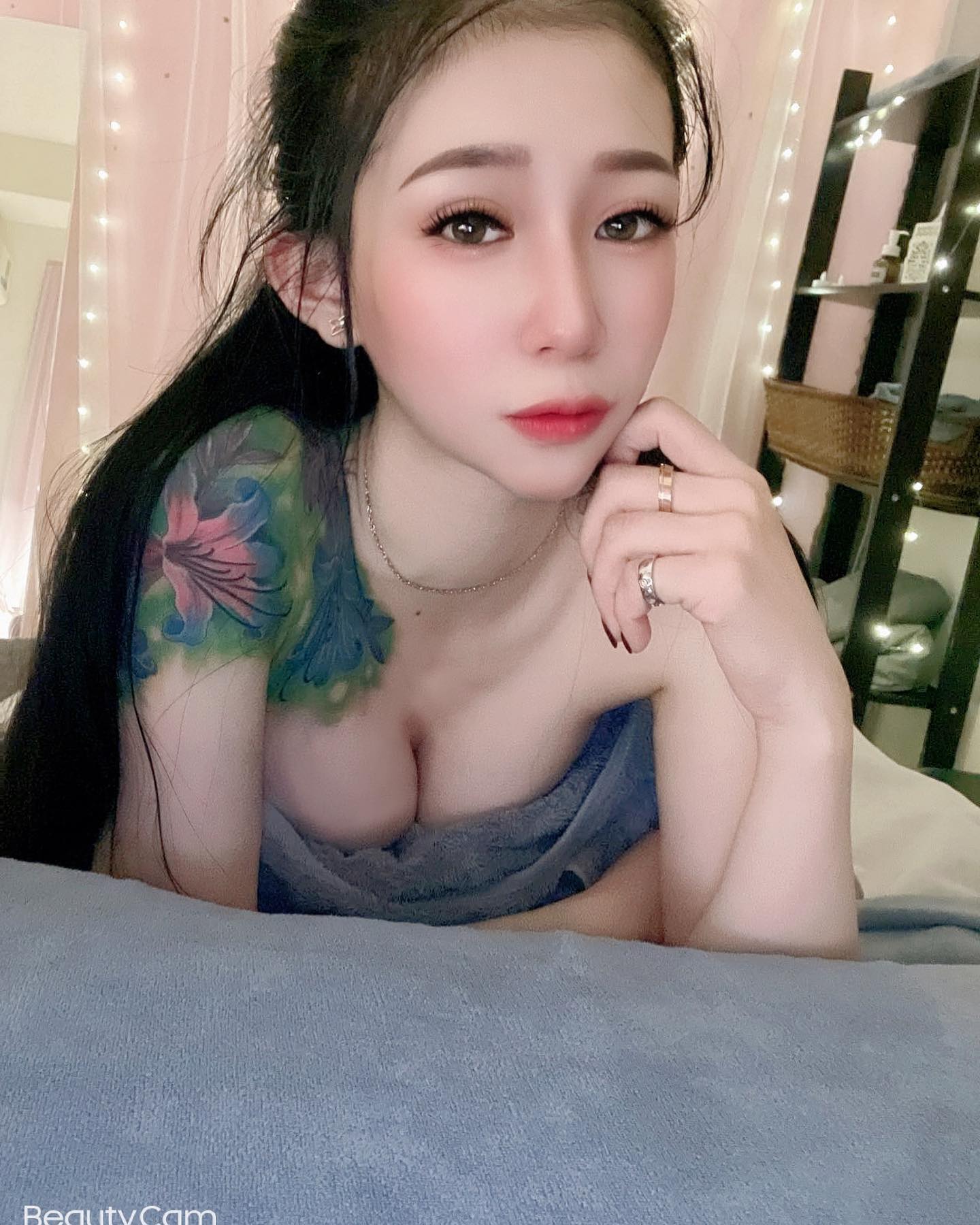 誘惑小惡魔「蔡婷」豪放放送「爆乳深溝福利」高長身美體美得網友驚嘆傻眼！ - 美女圖 -