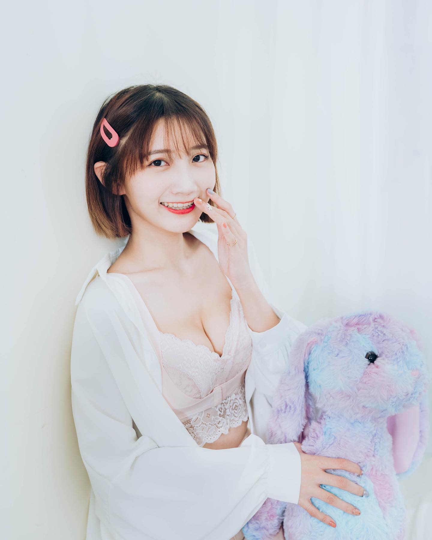 童顏正妹「殷微帆」好身材深藏不露！一雙大眼電力四射，飽滿雙乳隨時蹦出！ - 美女圖 -