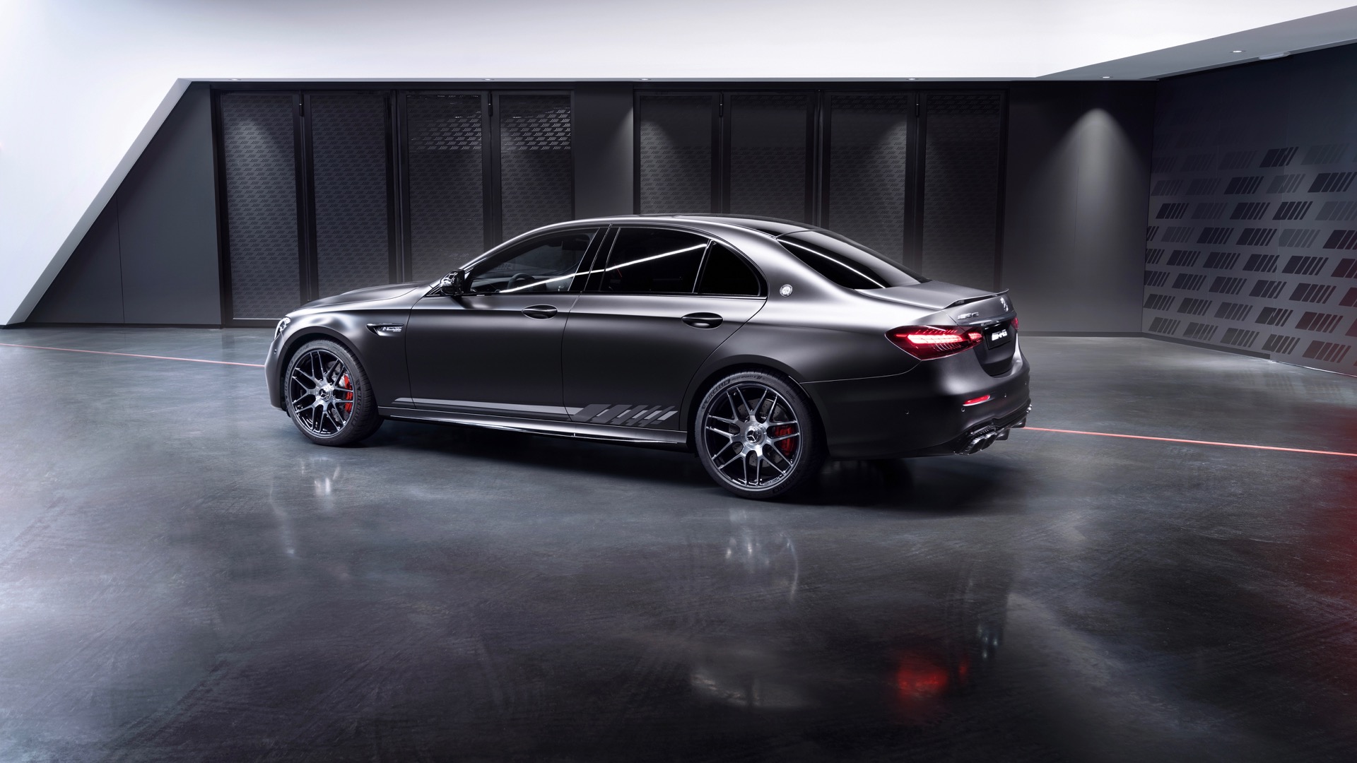 mercedes-amg-e63-s-4matic-final-edition_100843154_h.jpeg