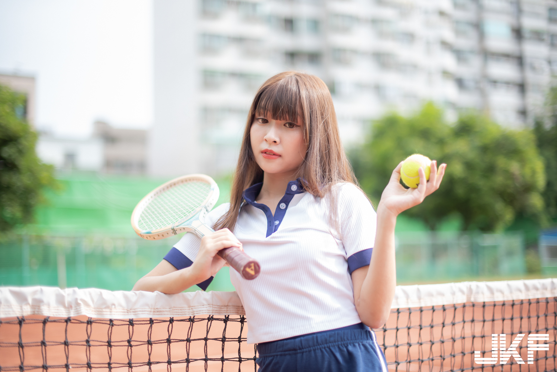 來打球！輔大美術正妹「黃思云」化身網球美少女「性感揮拍」甜蜜爆擊！