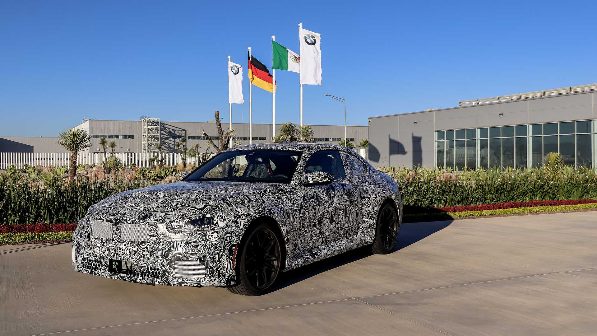 2023-bmw-m2-teaser.jpeg 2023-bmw-m2-teaser.jpeg