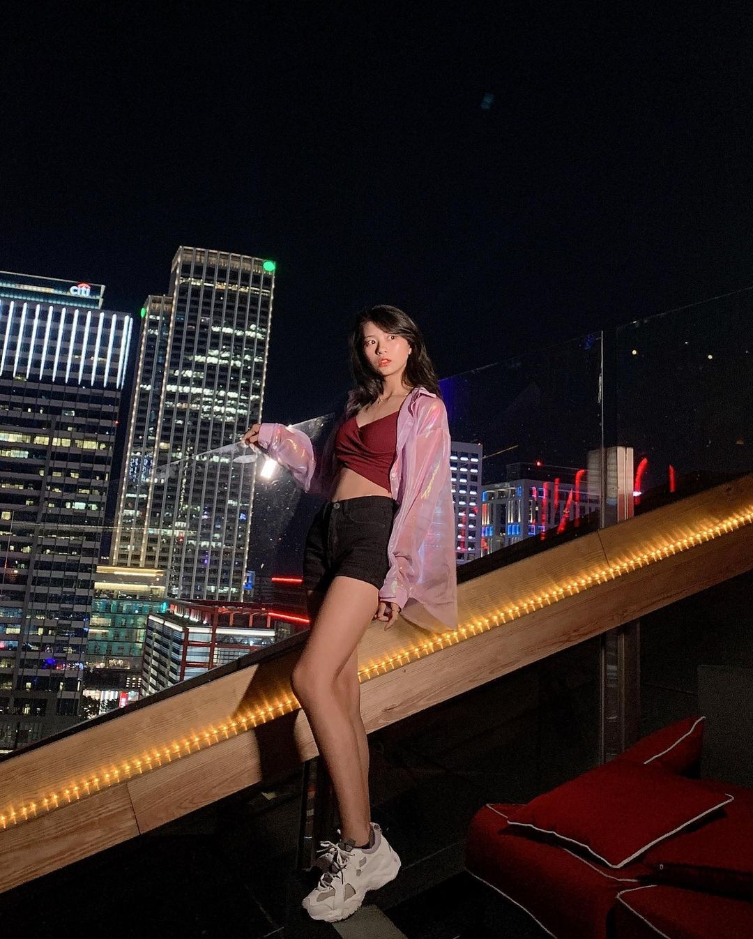 超大電眼正妹「千莫」微微一笑就讓人愛上她！隨時散發清新氣質，身材姣好 - 美女圖 -