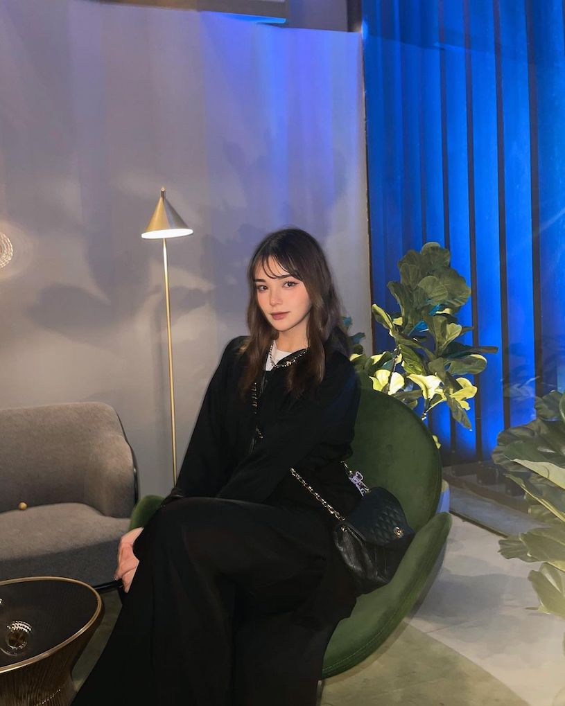 字母哥球迷是「暗黑系混血正妹」，「撩人的曲線」太讓人著迷！
