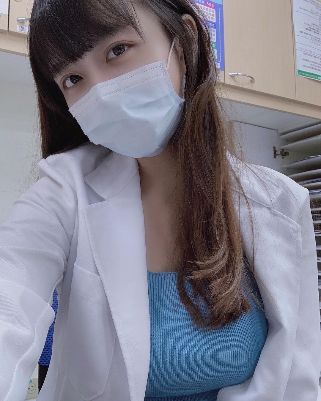 兇猛護理師「李佩瑾」狂換多套比基尼曬奶　乳量稱霸澎湖沙灘