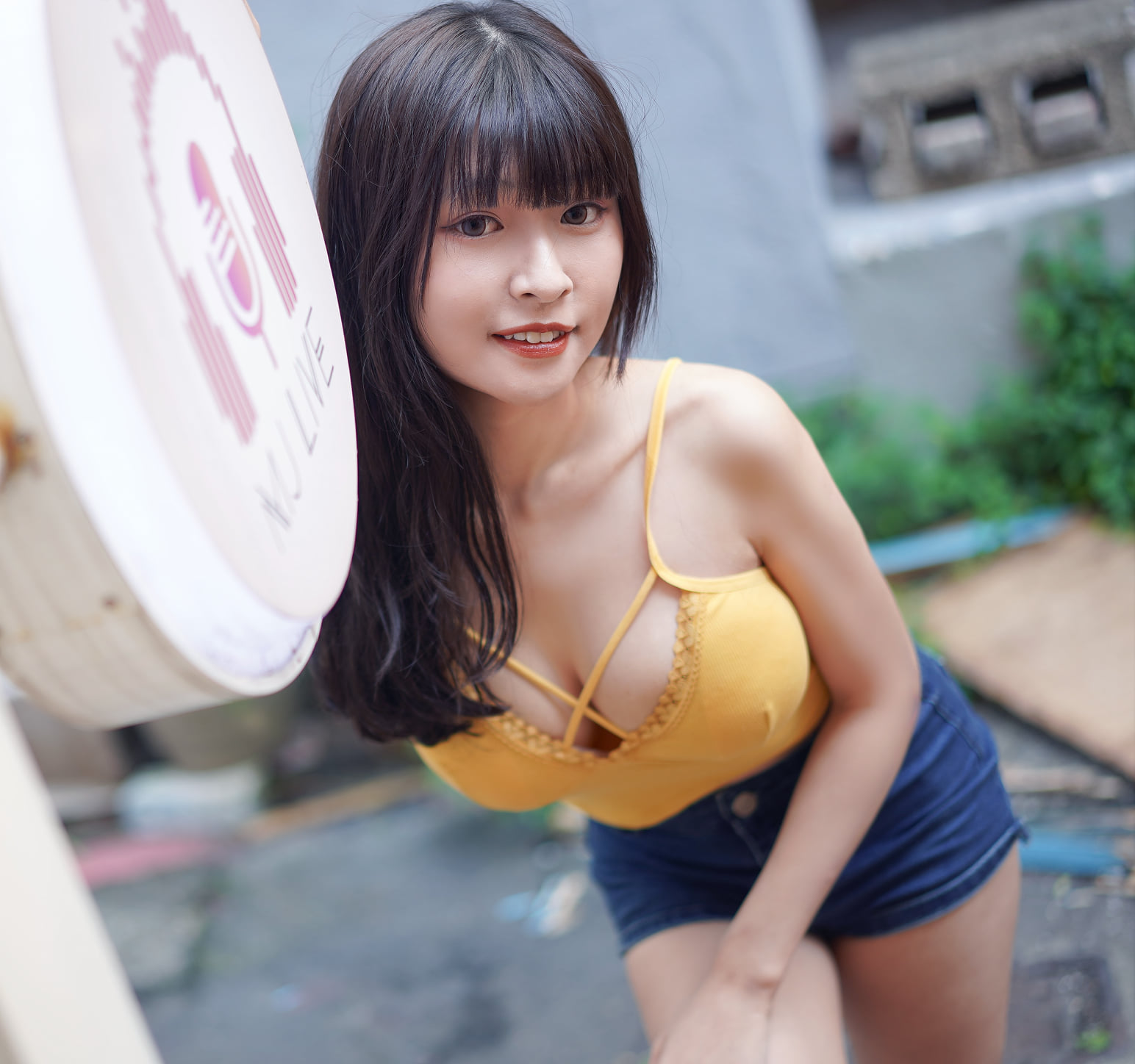 【網路收集】台灣美腿女郎-黃思云  陽光美少女外拍寫真 (一) - 貼圖 - 絲襪美腿 -