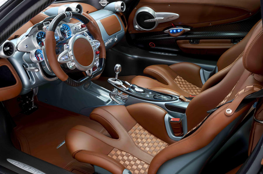 96-pagani-huayra-codalunga-interior.jpeg