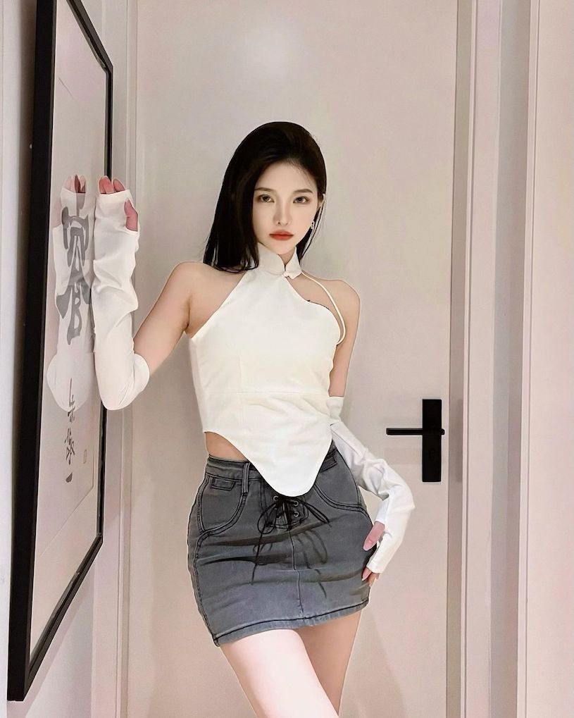 正妹老闆娘「居家辣照曲線超兇」，「胸前的形狀」太養眼了！