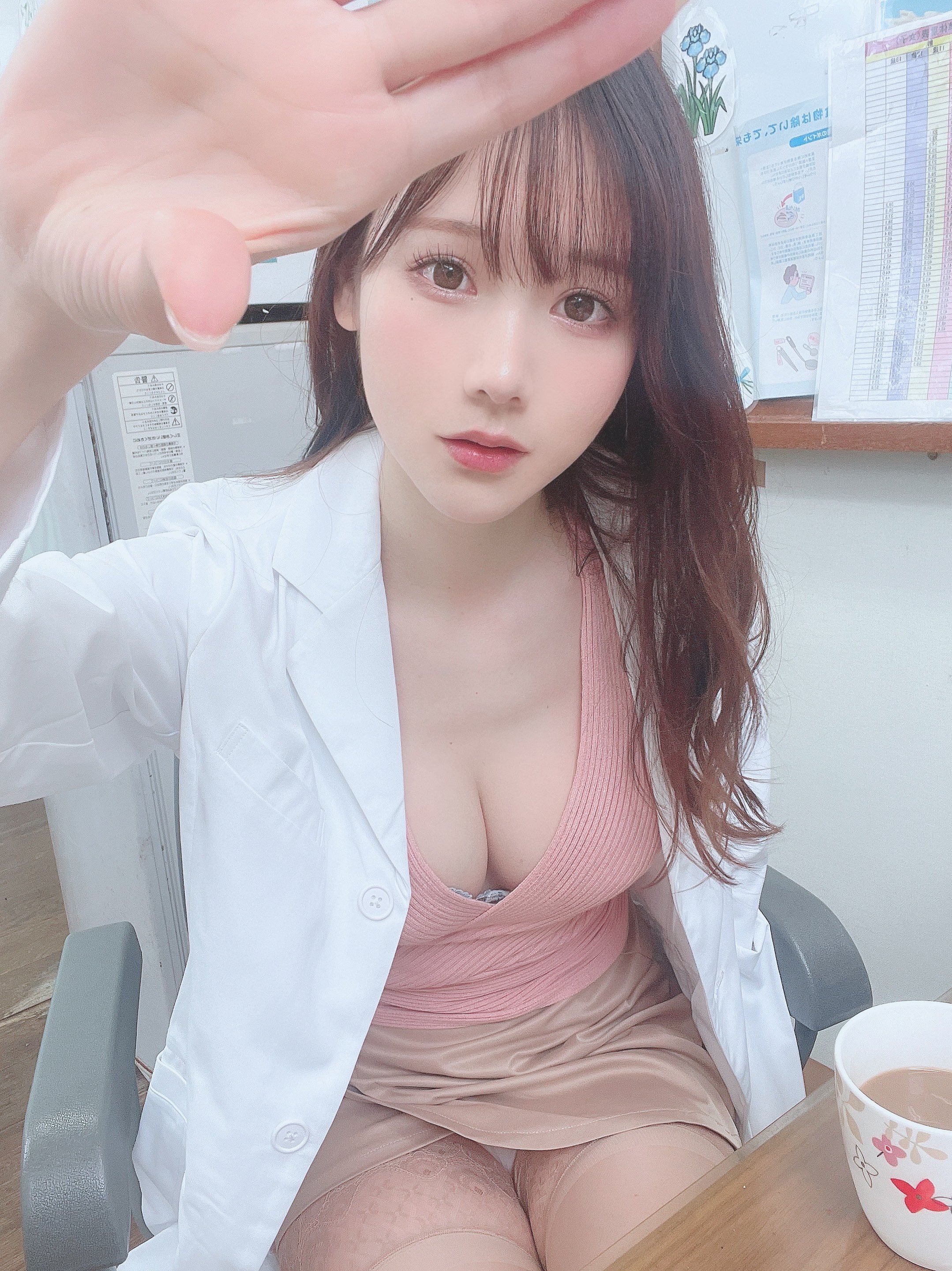 大尺度女星超猛牛仔褲露「神秘三角帶」　大膽造型引起網友熱議