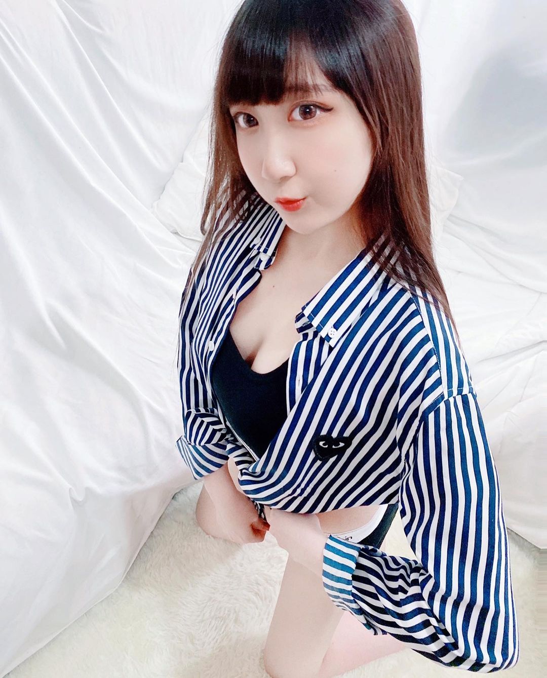 超可愛正妹「淮淮」越看越火啊「極品雪乳＋滿分大長腿」分量十足！ - 美女圖 -