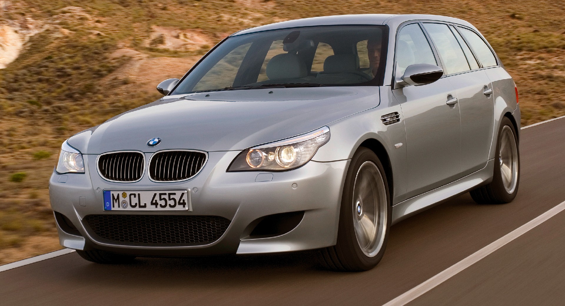 BMW-M5-Touring-E60-main.jpeg