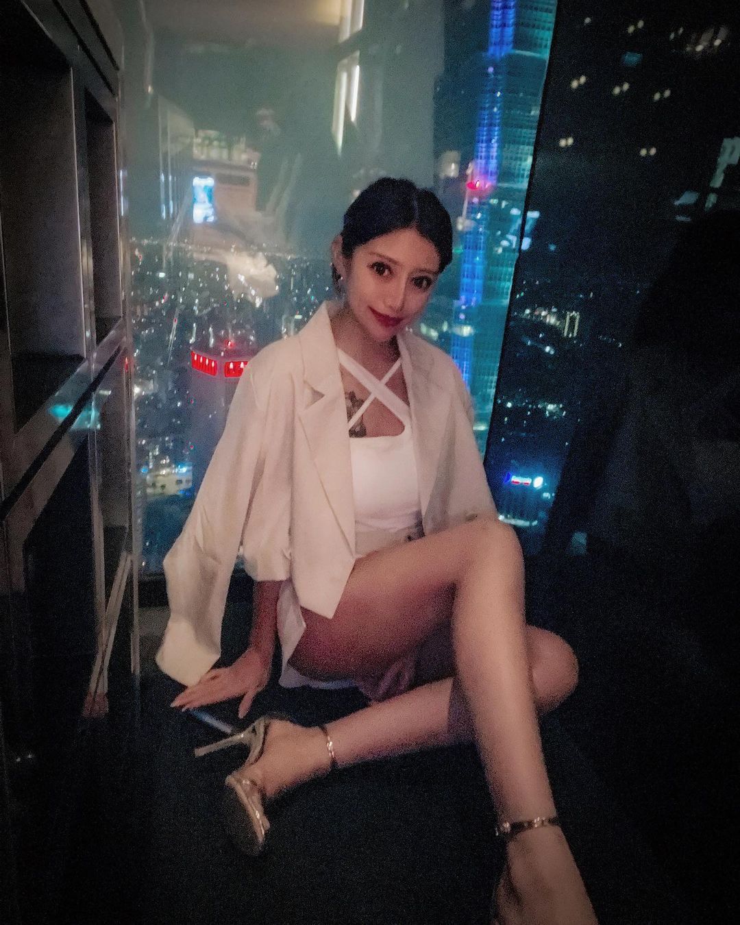 大眼正妹「Olivia點點」泳裝好犯規！牛奶海上果然「奶味十足」！