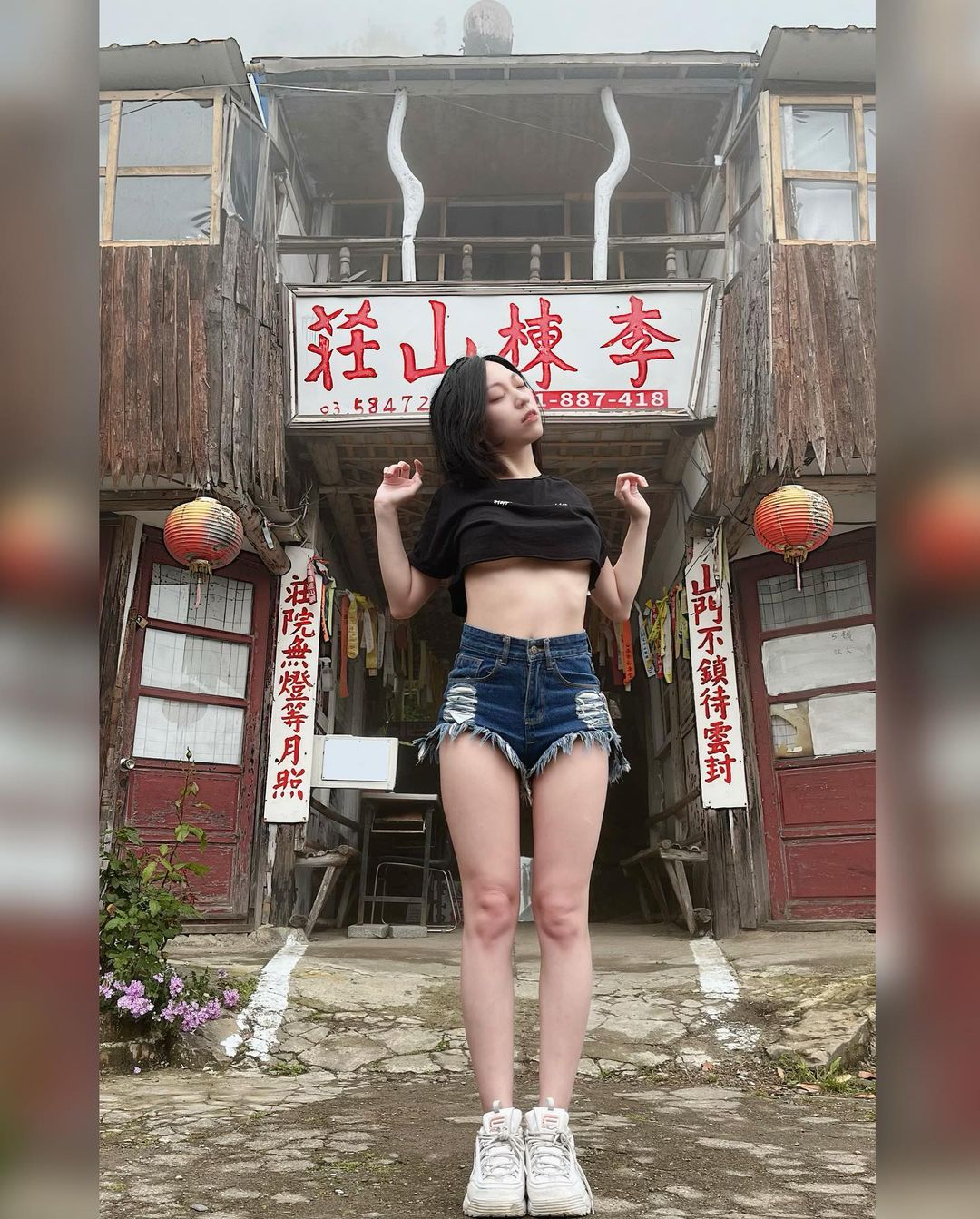 無照上路不行但「無罩」可以！巨乳妹子「五零」挑戰露出極限