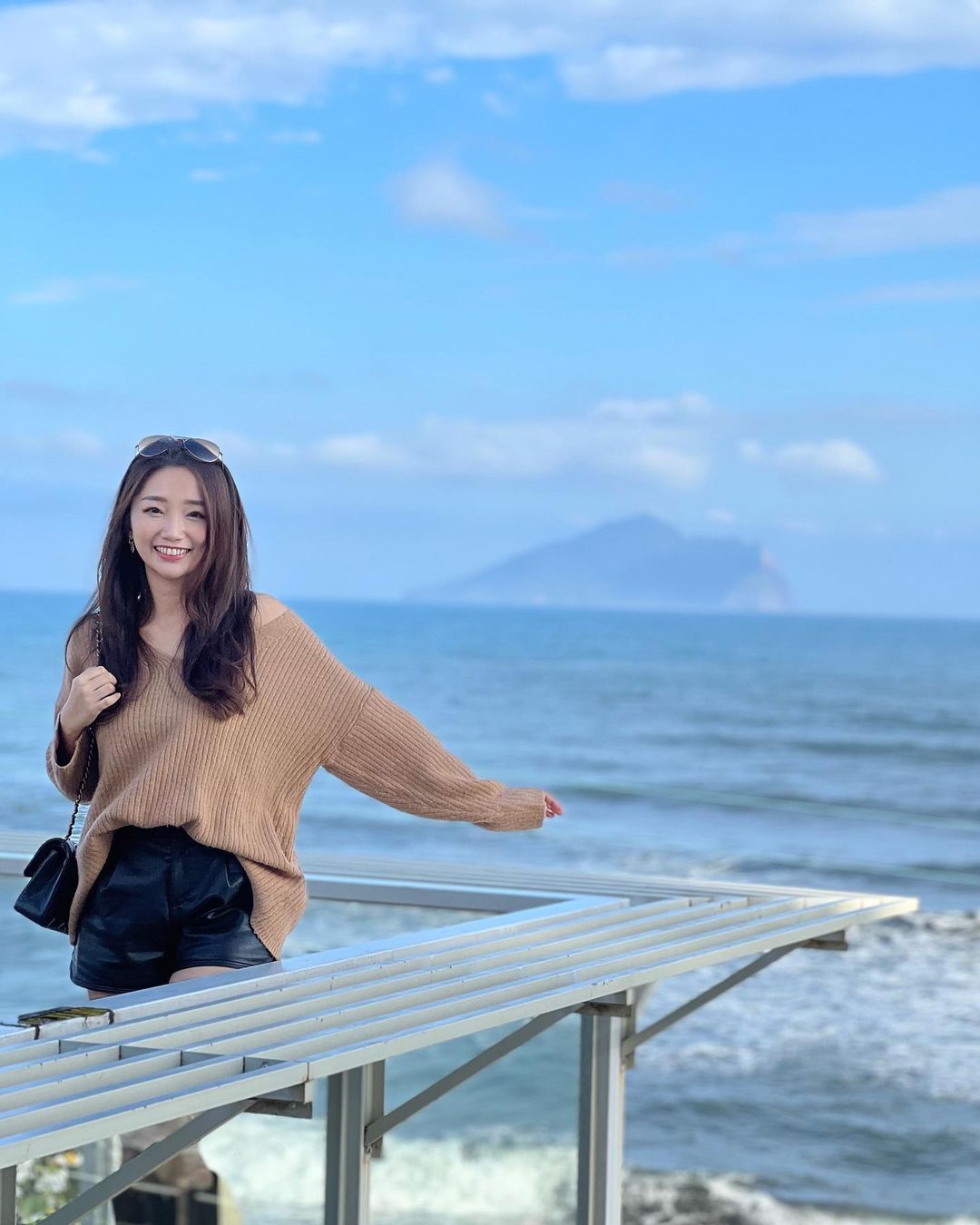 陽光正妹首PO比基尼照！「美乳長腿」比例好犯規，辣到能引發家庭革命！