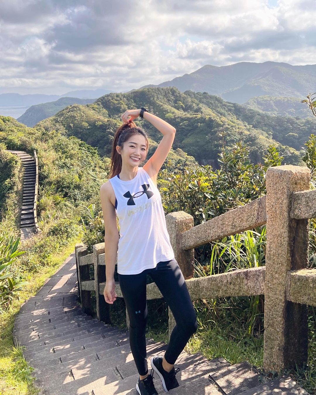 陽光正妹首PO比基尼照！「美乳長腿」比例好犯規，辣到能引發家庭革命！