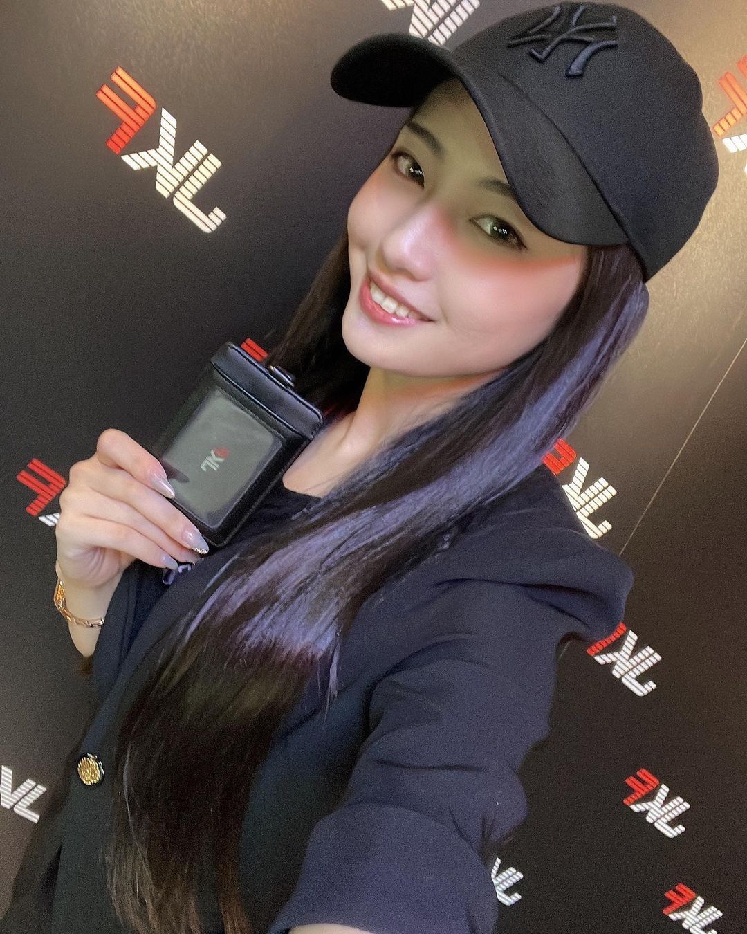 漏電系美色誘惑「夏暮光」酒酣耳熱微醺搖曳　醉倒懷中誘惑胴體讓人怦然心動