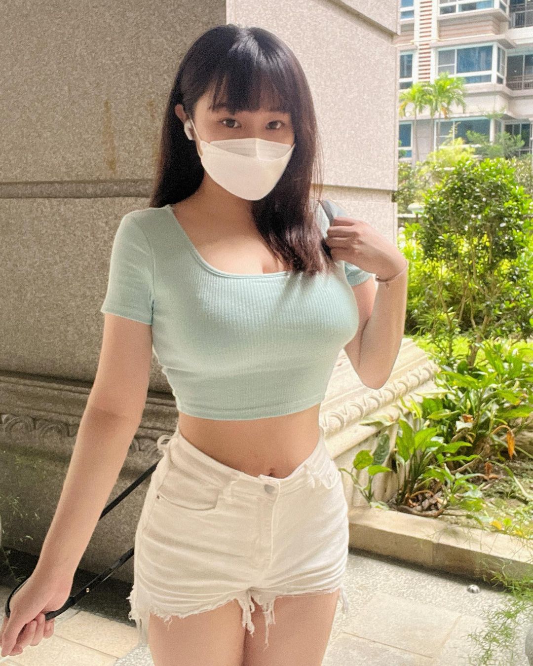 爆乳少女「小九九」回憶彈珠台　網友：突然覺彈珠好小