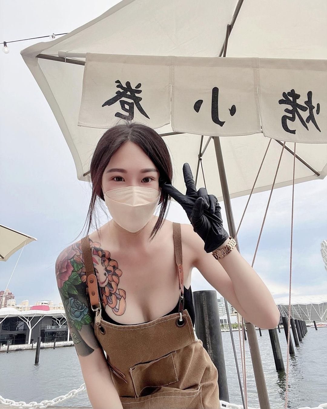 夜市攤位出現長髮辣妹「爆巨乳賣小卷」！超吸睛「大份量」通通都特辣！