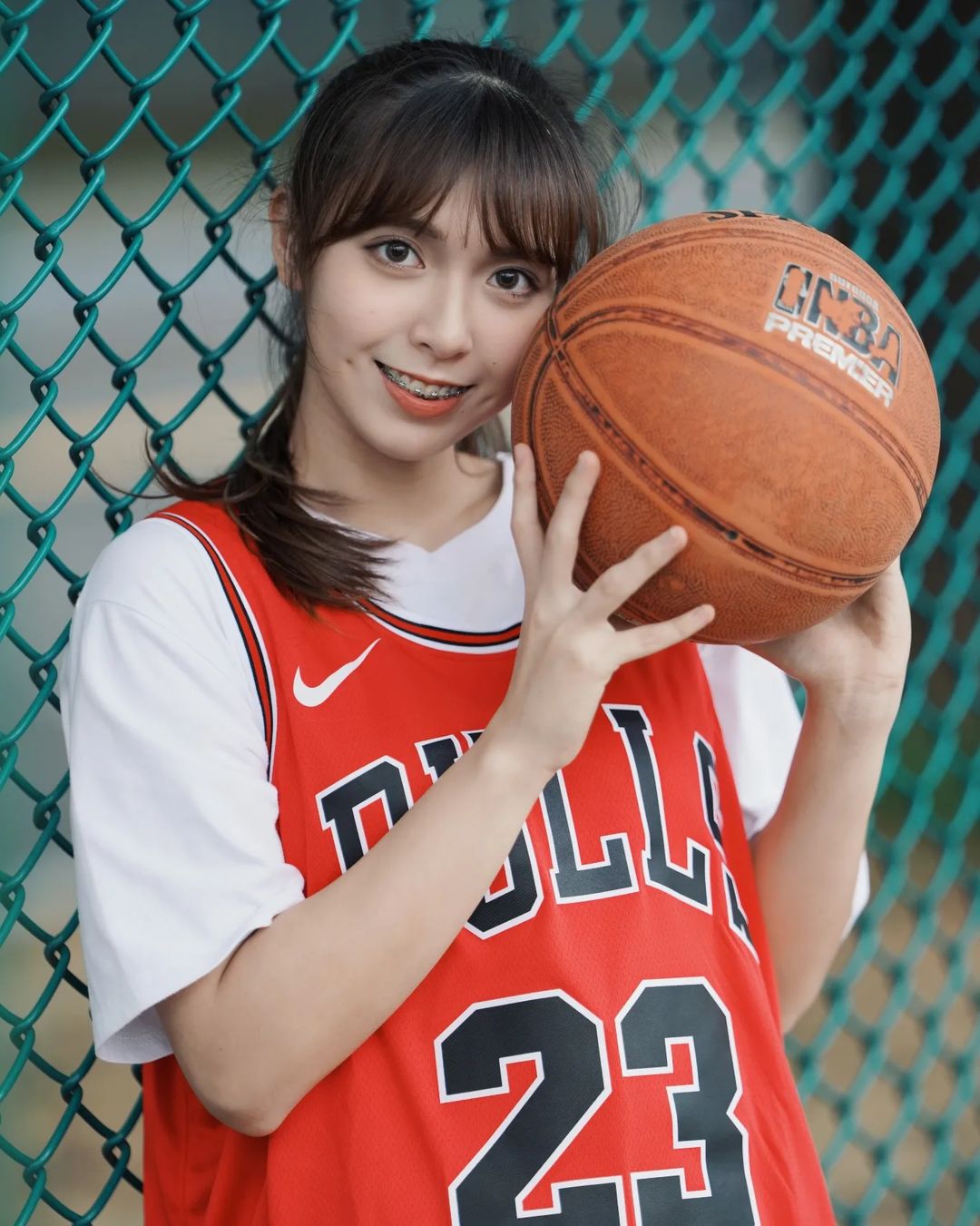 新竹女中籃球隊「甜心隊長」清新氣質讓人戀愛　球衣底下藏曼妙曲線