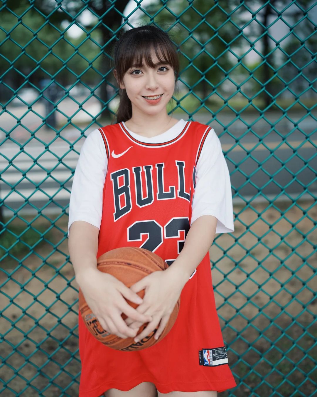 新竹女中籃球隊「甜心隊長」清新氣質讓人戀愛　球衣底下藏曼妙曲線