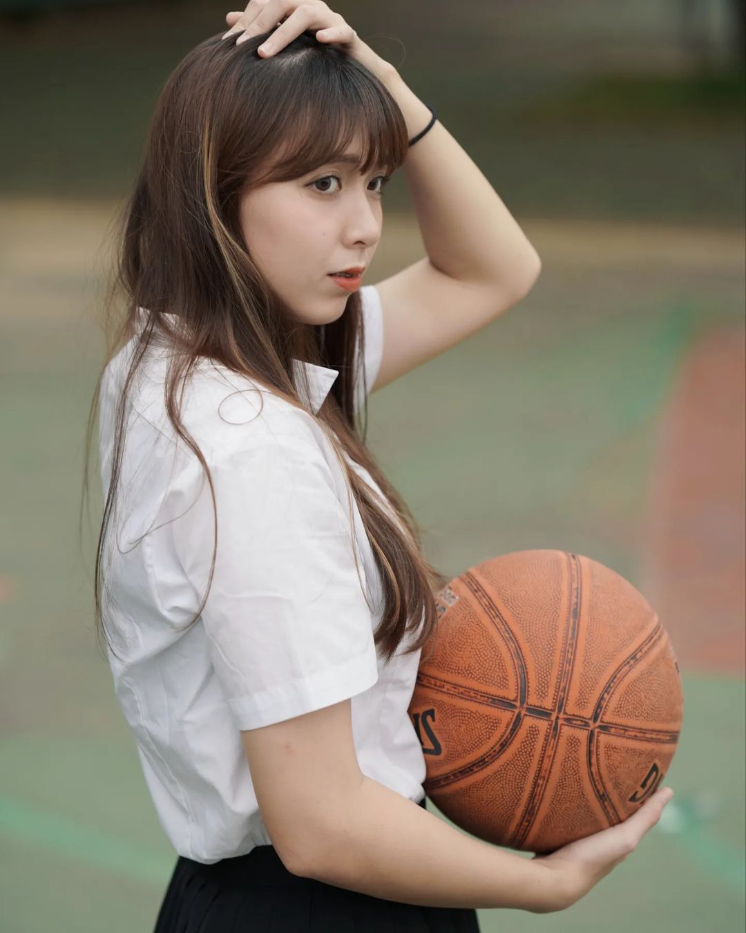 新竹女中籃球隊「甜心隊長」清新氣質讓人戀愛　球衣底下藏曼妙曲線