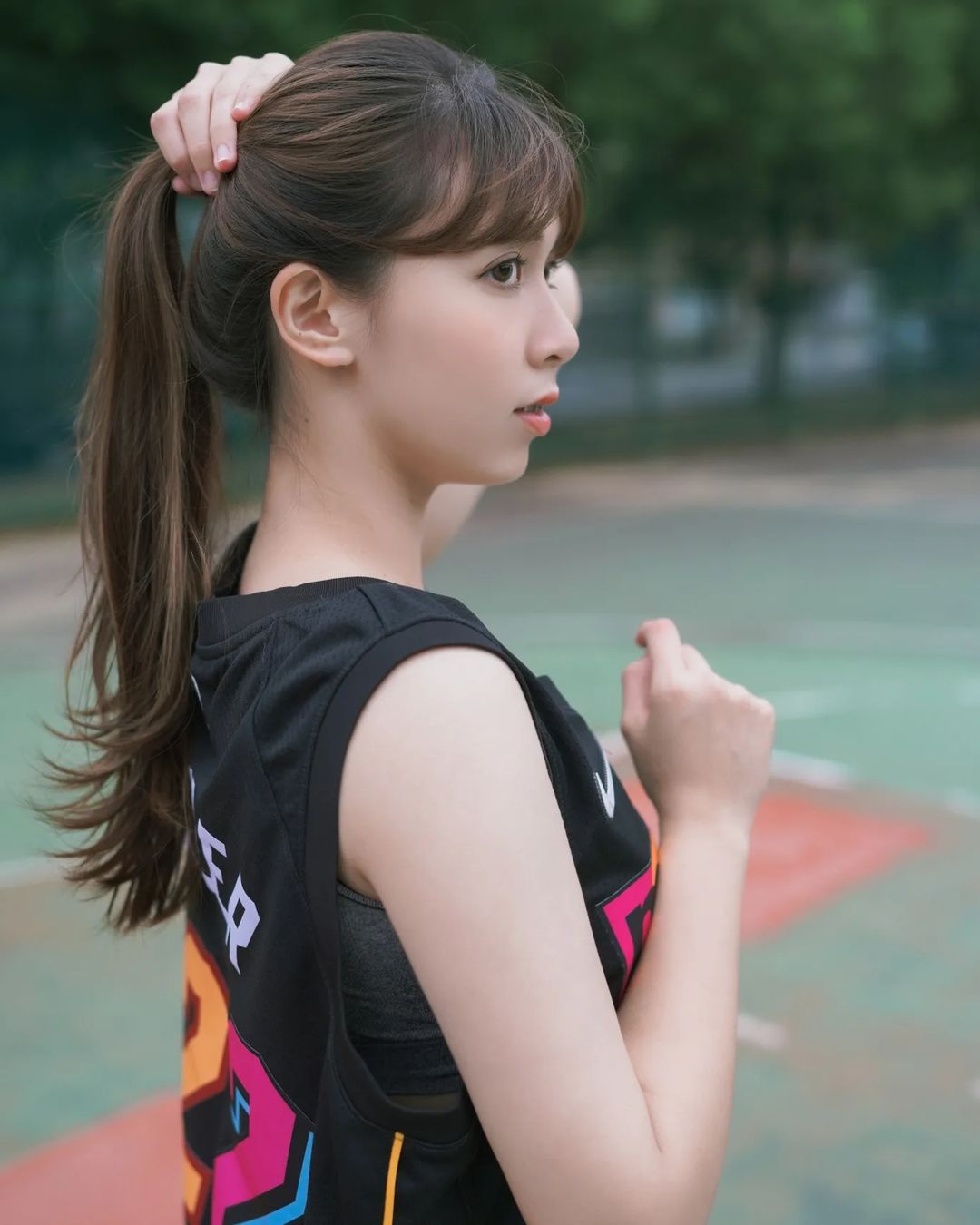 新竹女中籃球隊「甜心隊長」清新氣質讓人戀愛　球衣底下藏曼妙曲線