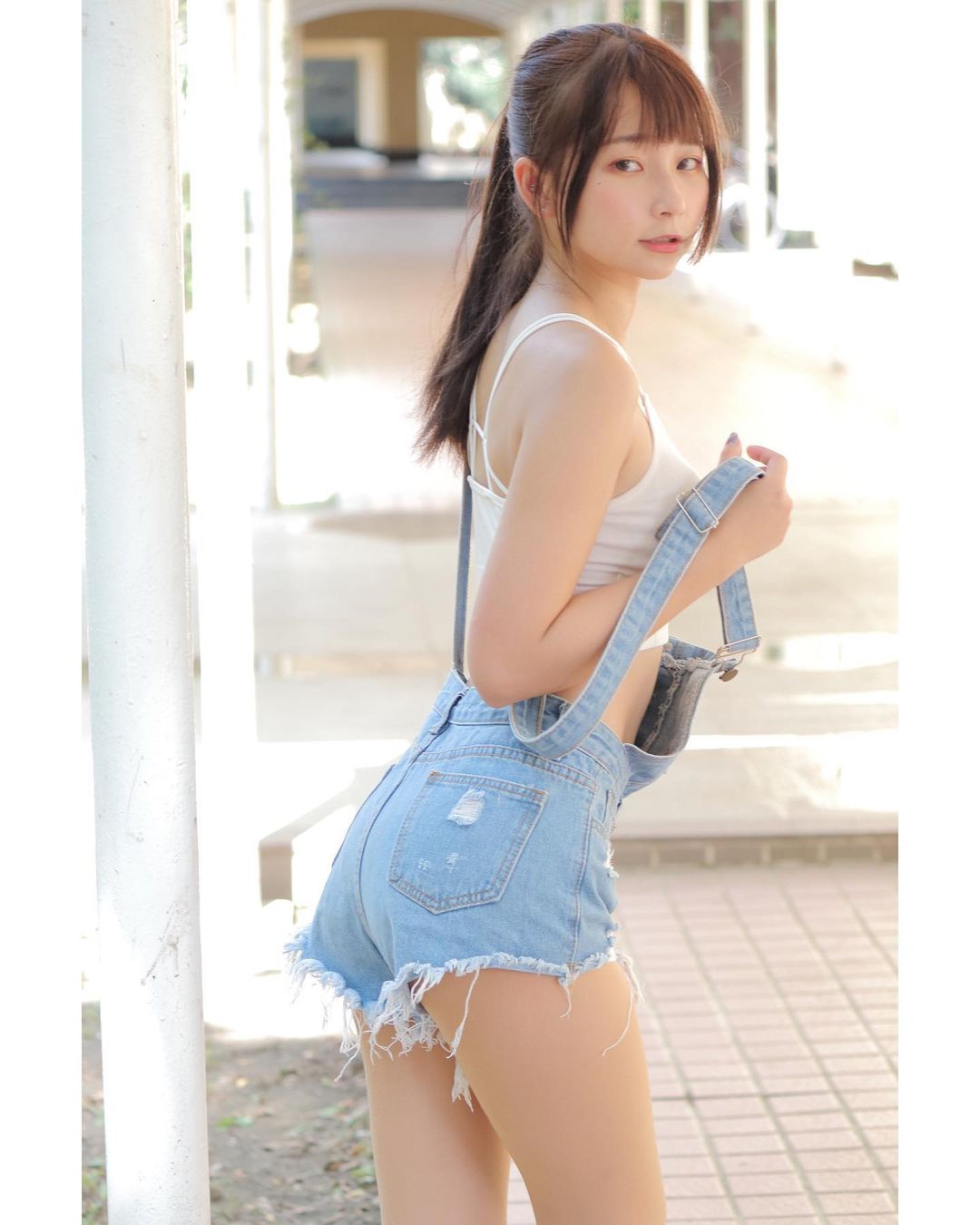 極品優質正妹「陳QQ」展現「深長事業線」甜甜微笑讓人心情愉悅一整天！ - 素人正妹 -