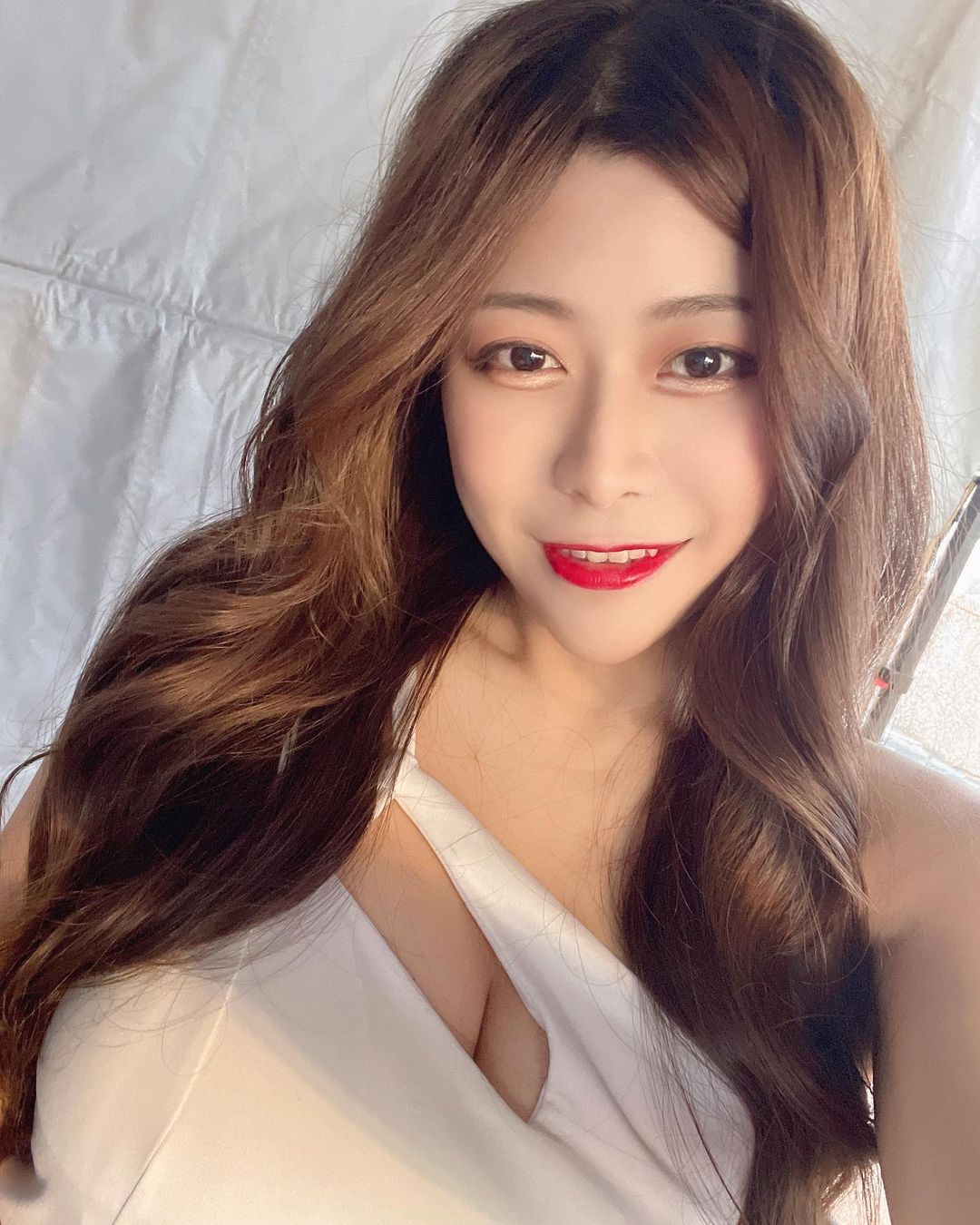 正妹舞者「小乖」表演服好火辣！「E級美乳+飽滿翹臀」電力太強大！