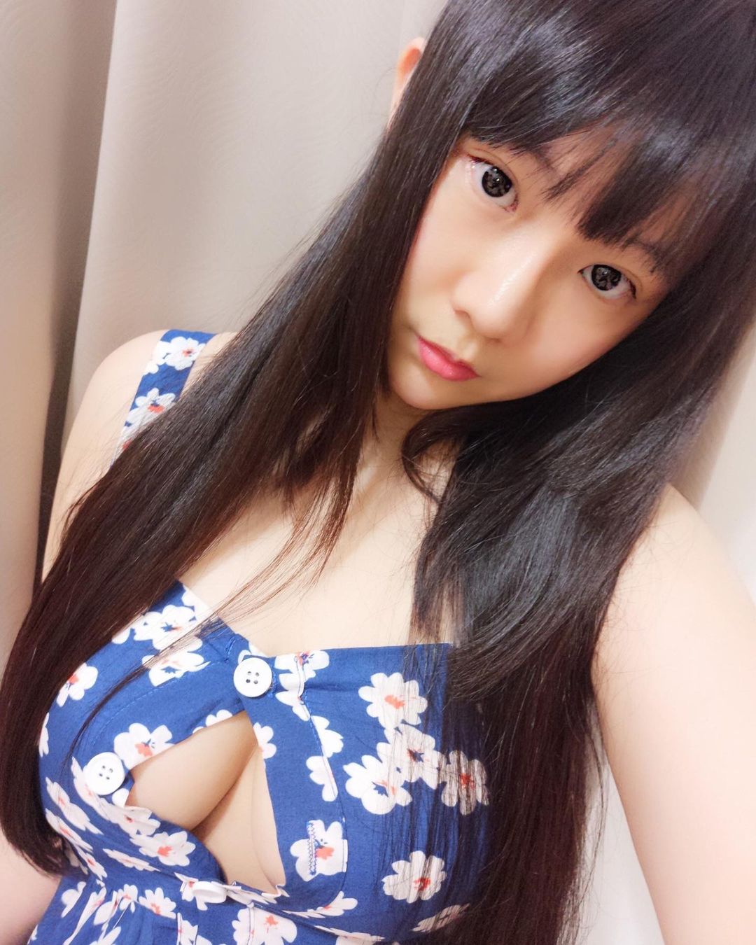 萌顏妹子「徐柑仔」大秀「渾圓曲線」好清晰，每張白嫩美胸都好勾引人！ - 美女圖 -