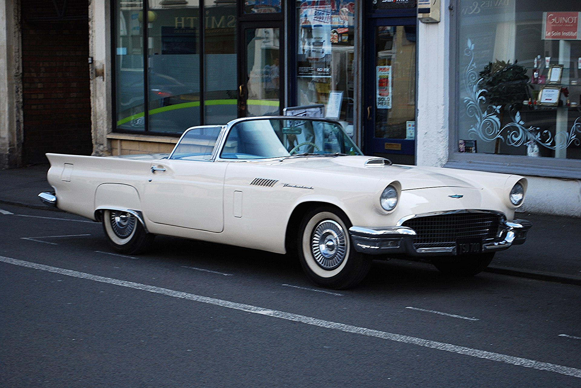 1920px-1957_Ford_Thunderbird_(21878298421).jpeg