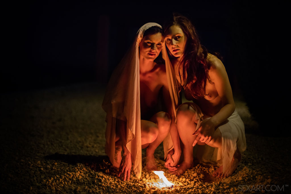 戰鬥民族出品！俄羅斯游泳女將 Ariadna & Margot A- Fire Dance - 貼圖 - 歐美寫真 -