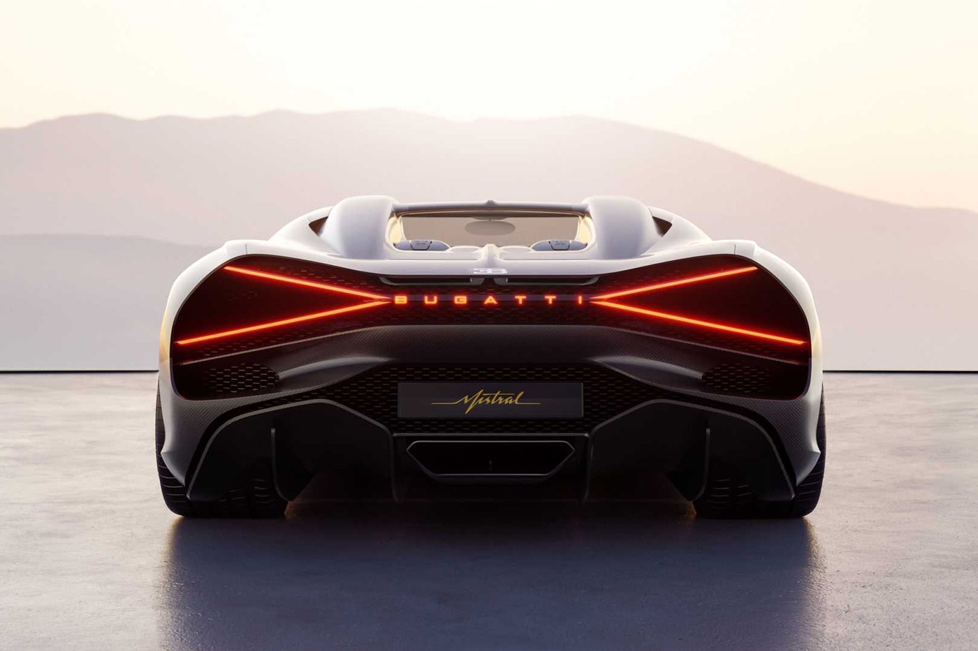 https___hk.hypebeast.com_files_2022_08_bugatti-mistral-roadster-revealed-as-spec.jpg