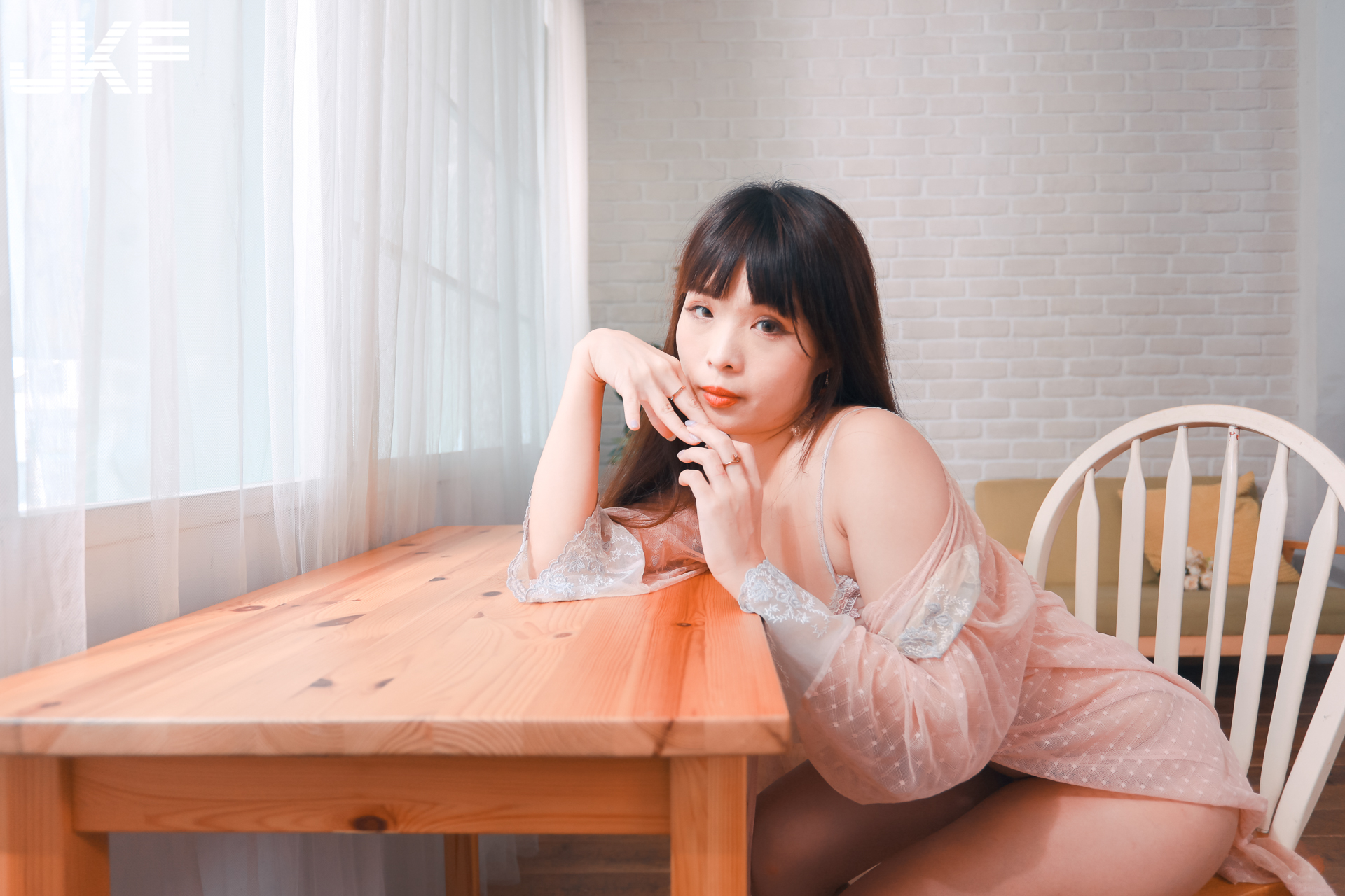 性感辣模「姚柔安」的薄紗內衣誘惑！「美臀蜜大腿」超撩人！