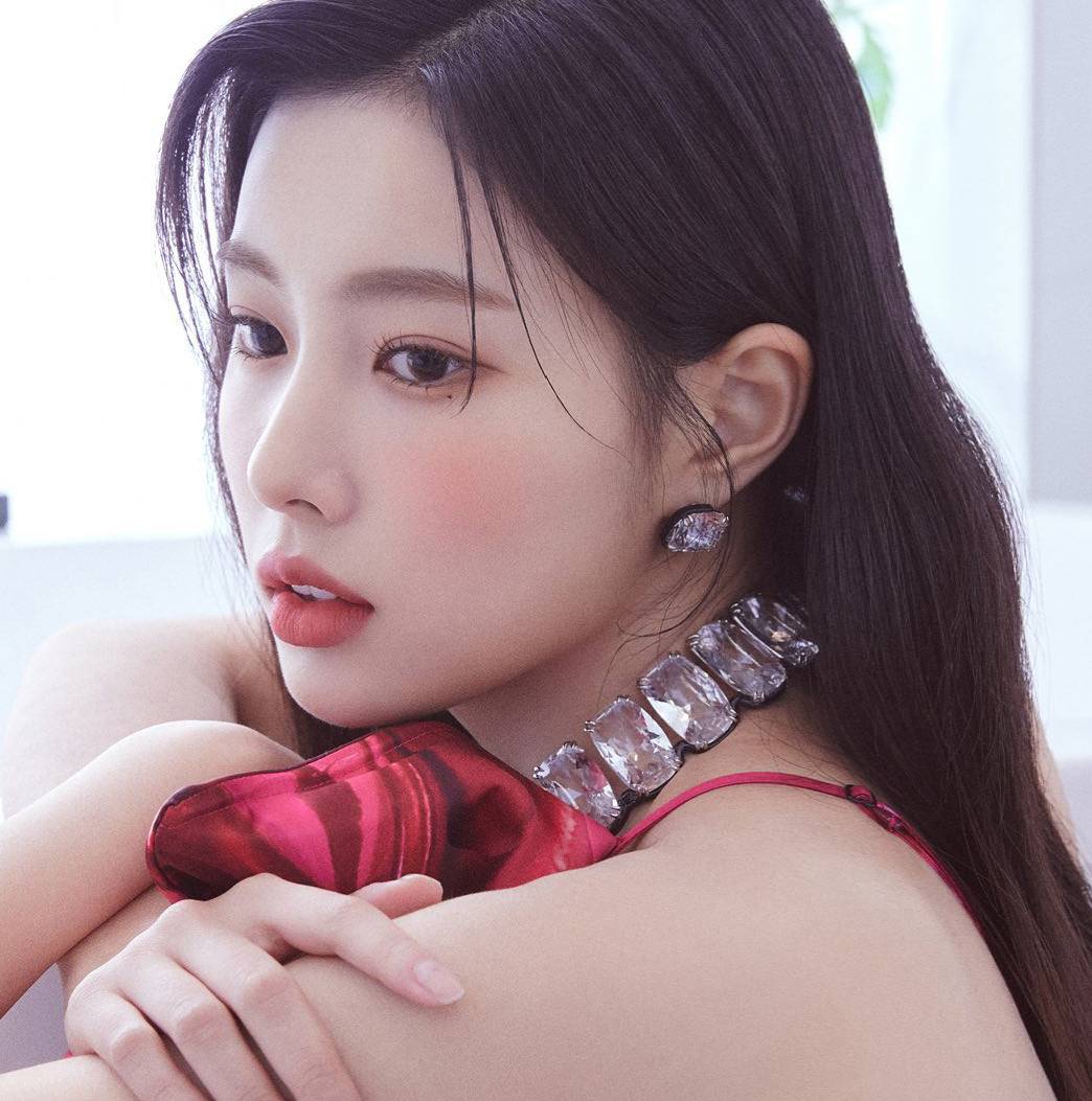 韓國流行樂女歌手通過單獨寫真集宣告新的出發--姜惠元 - 亞洲美女 -