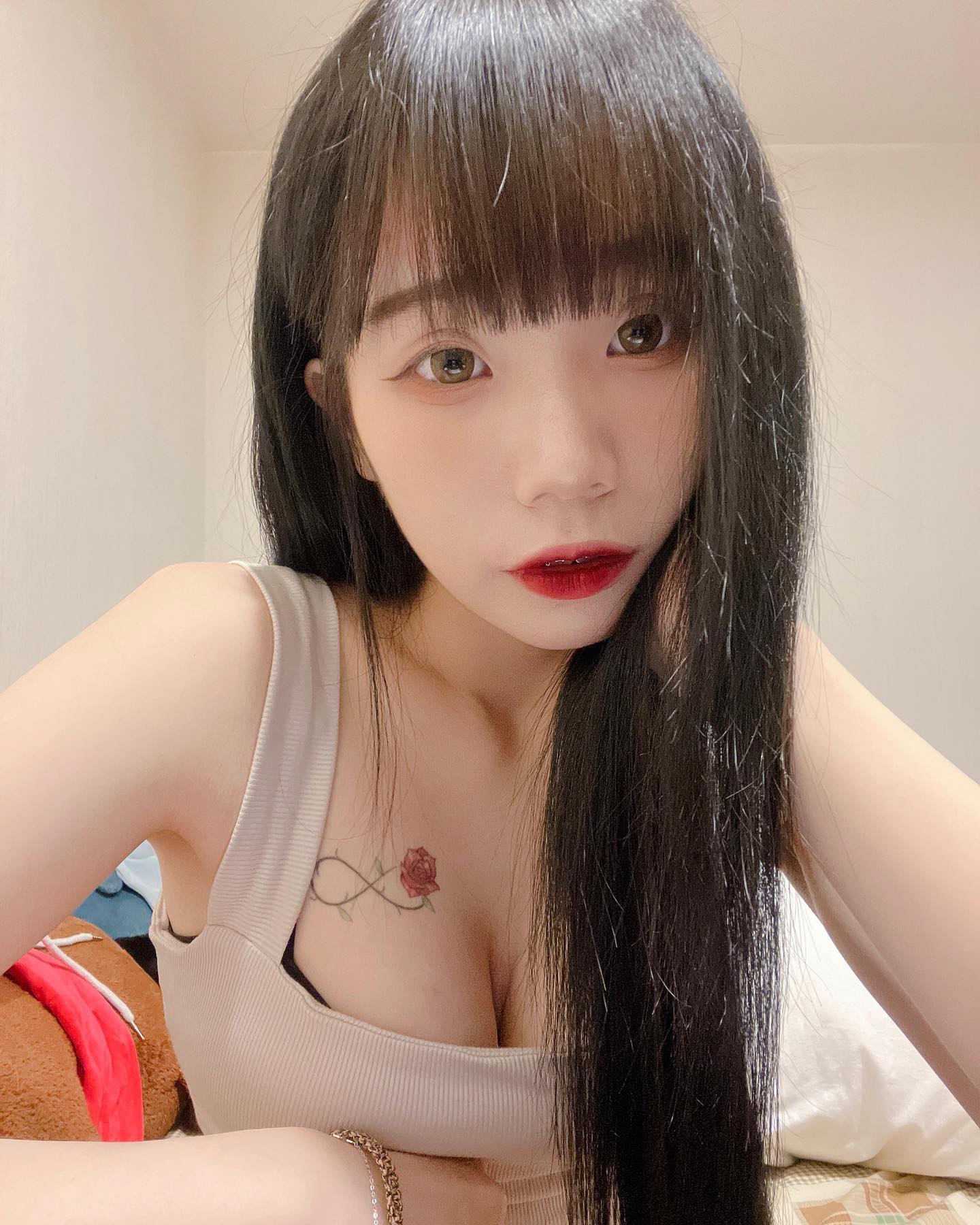 美乳正妹「菈菈」甜美外表下還有「滿滿der好料」男人都無法抗拒 - 美女圖 -