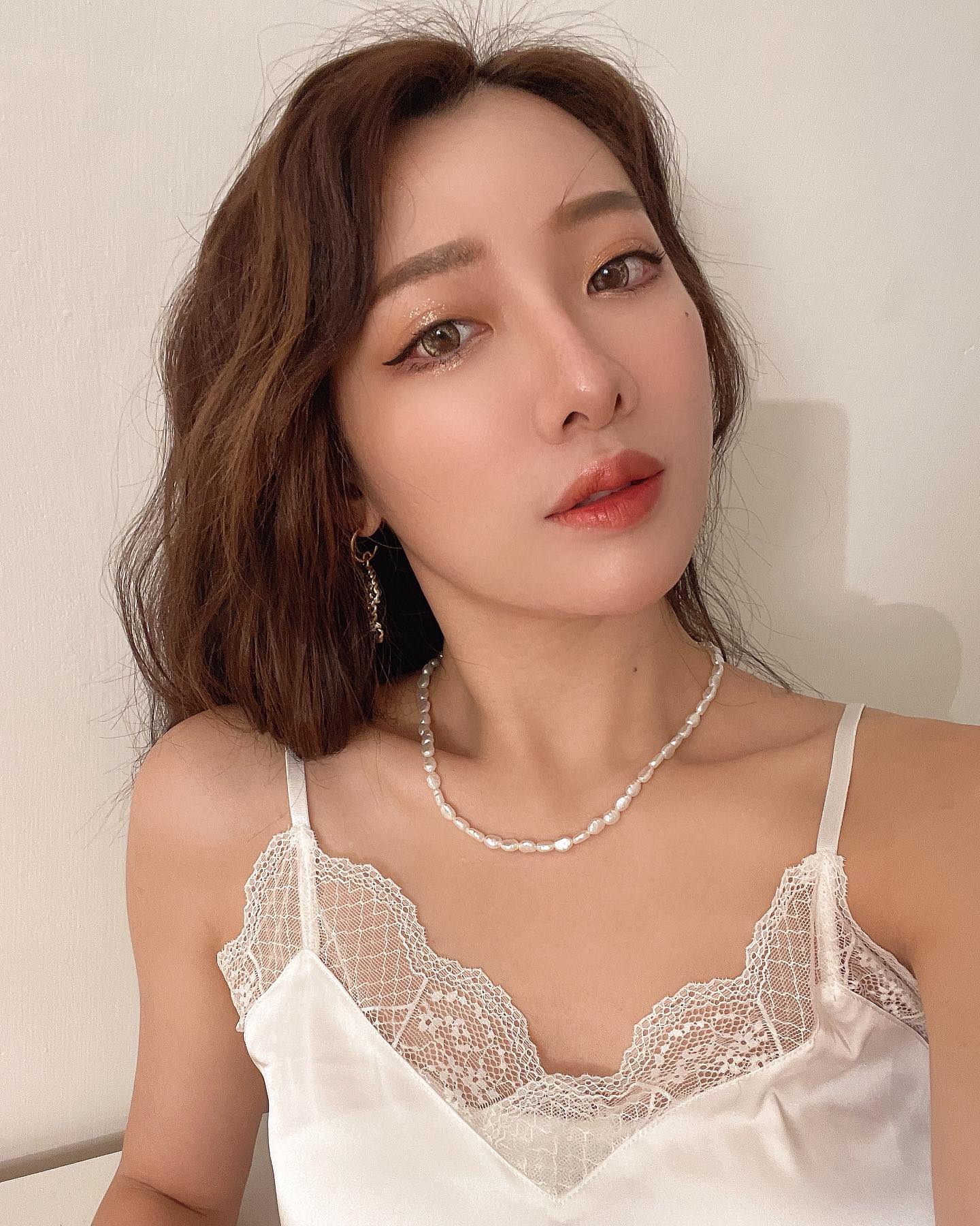電眼精靈「Leila 黃皮皮」絕美臉蛋仙氣十足 路人都看暈了 - 美女圖 -