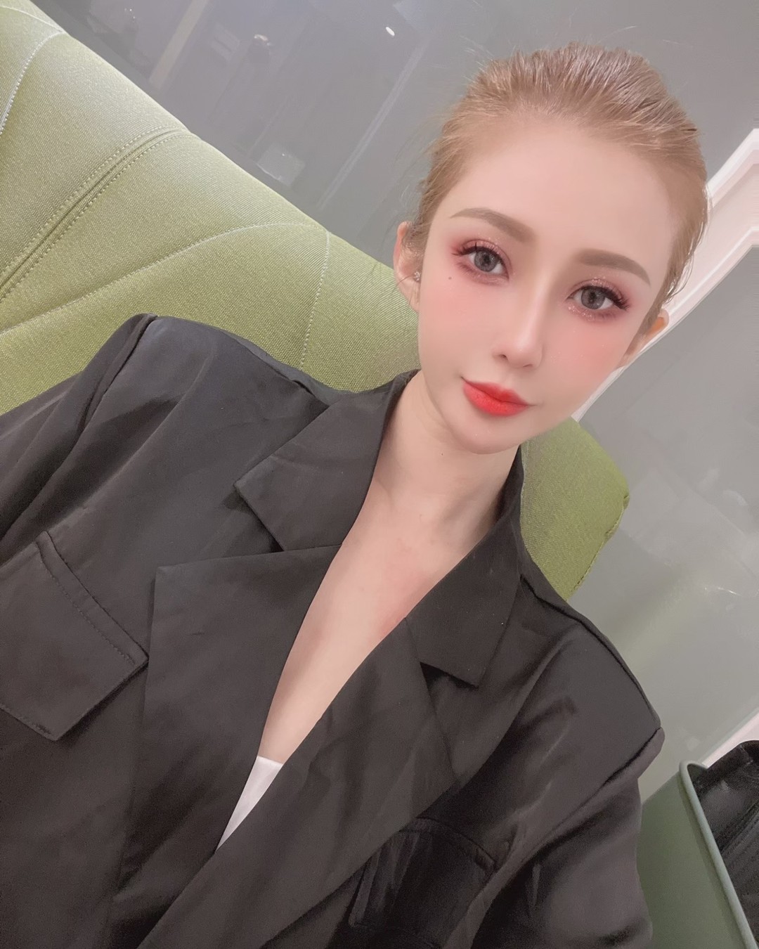 色氣破表「Candy&糖糖 」雪白嫩乳+性感香肩微露 讓人大飽眼福 - 美女圖 -
