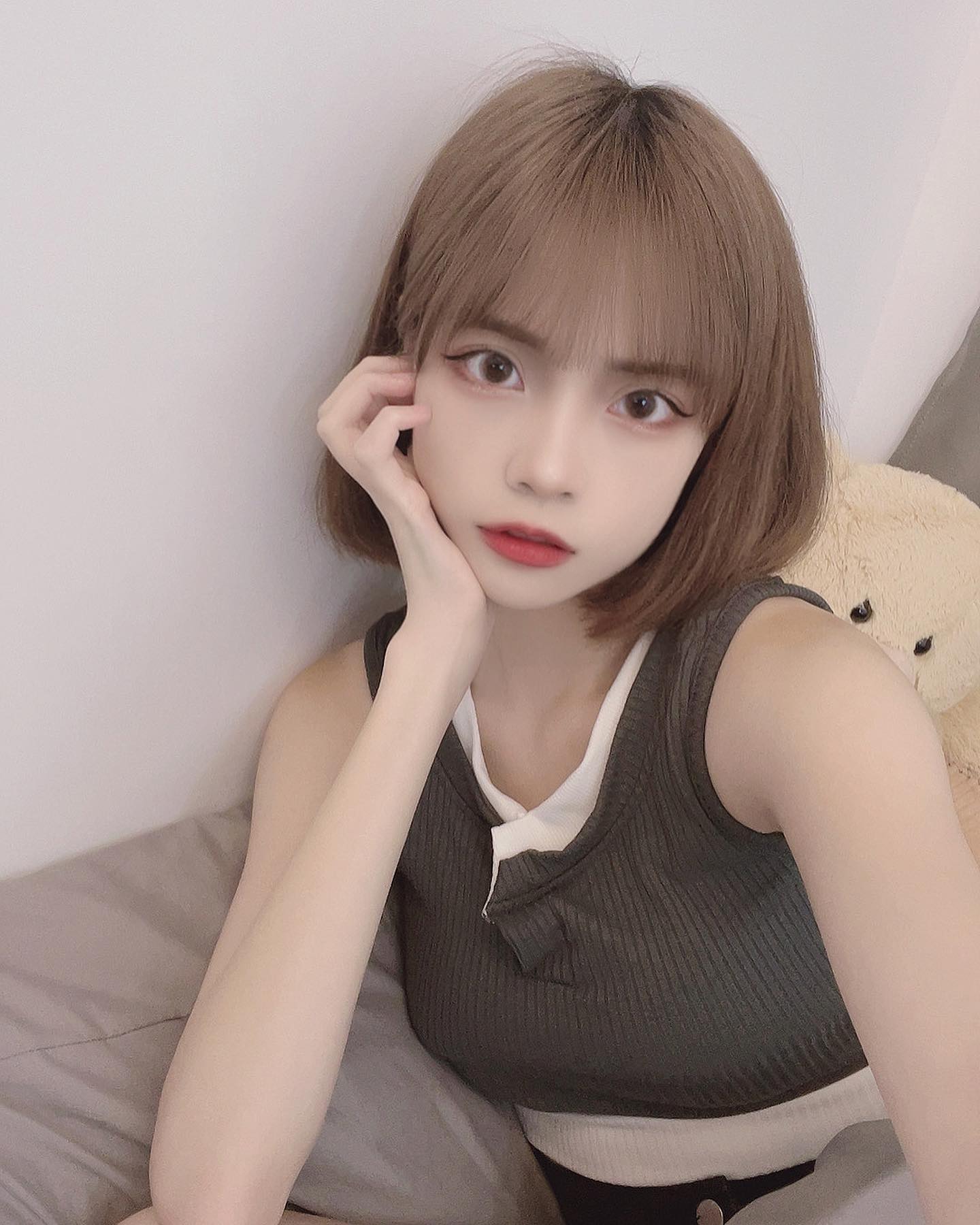 短髮正妹「小諾」迷人的水汪汪電眼讓人一秒戀愛 - 美女圖 -