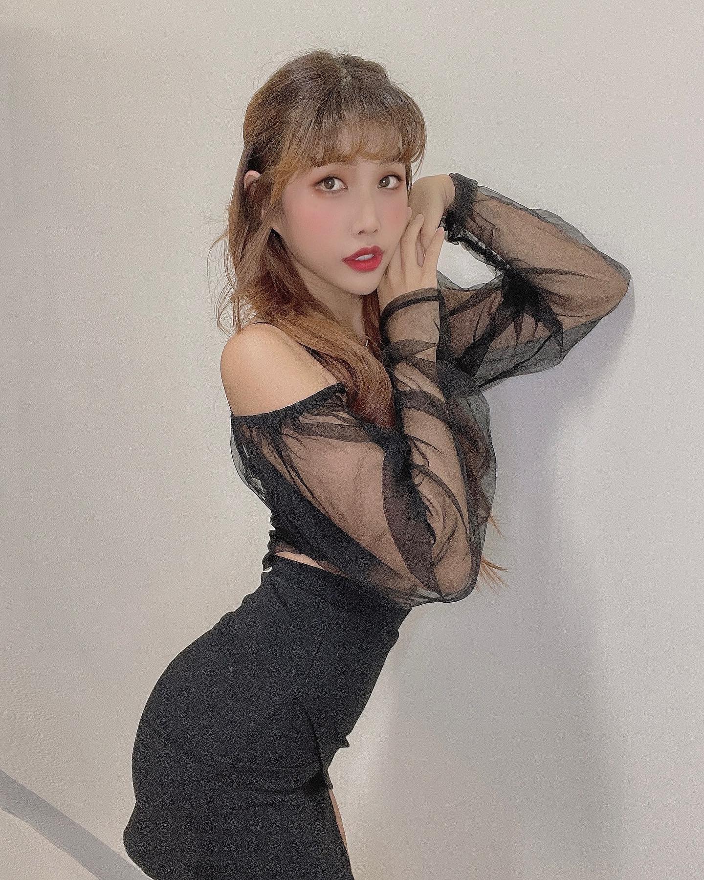 啦啦隊女神「慕霏Mufi」大秀飽滿好身材正翻！ - 美女圖 -