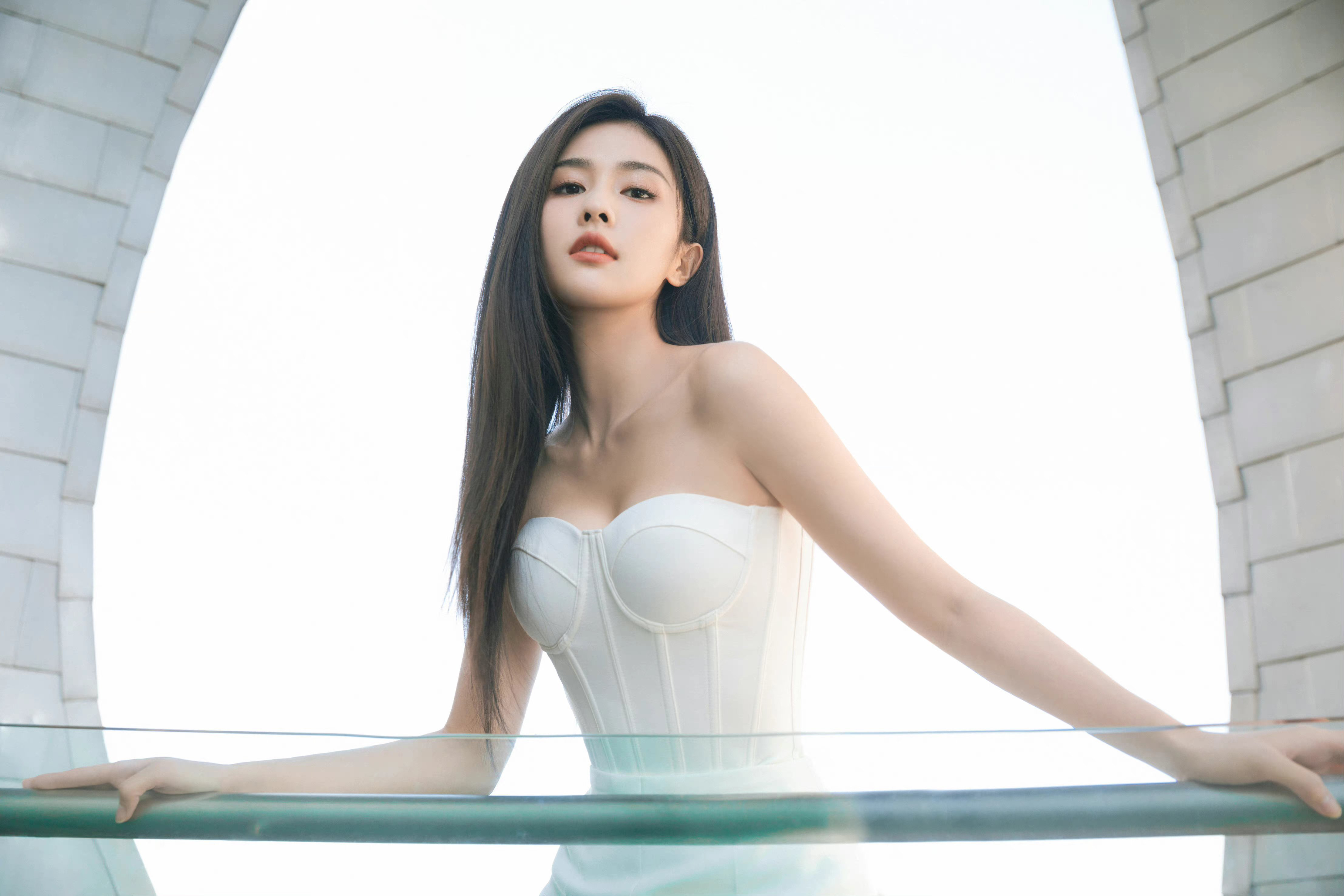 香肩小露沐晨曦—白鹿 [高清套圖] - 亞洲美女 -