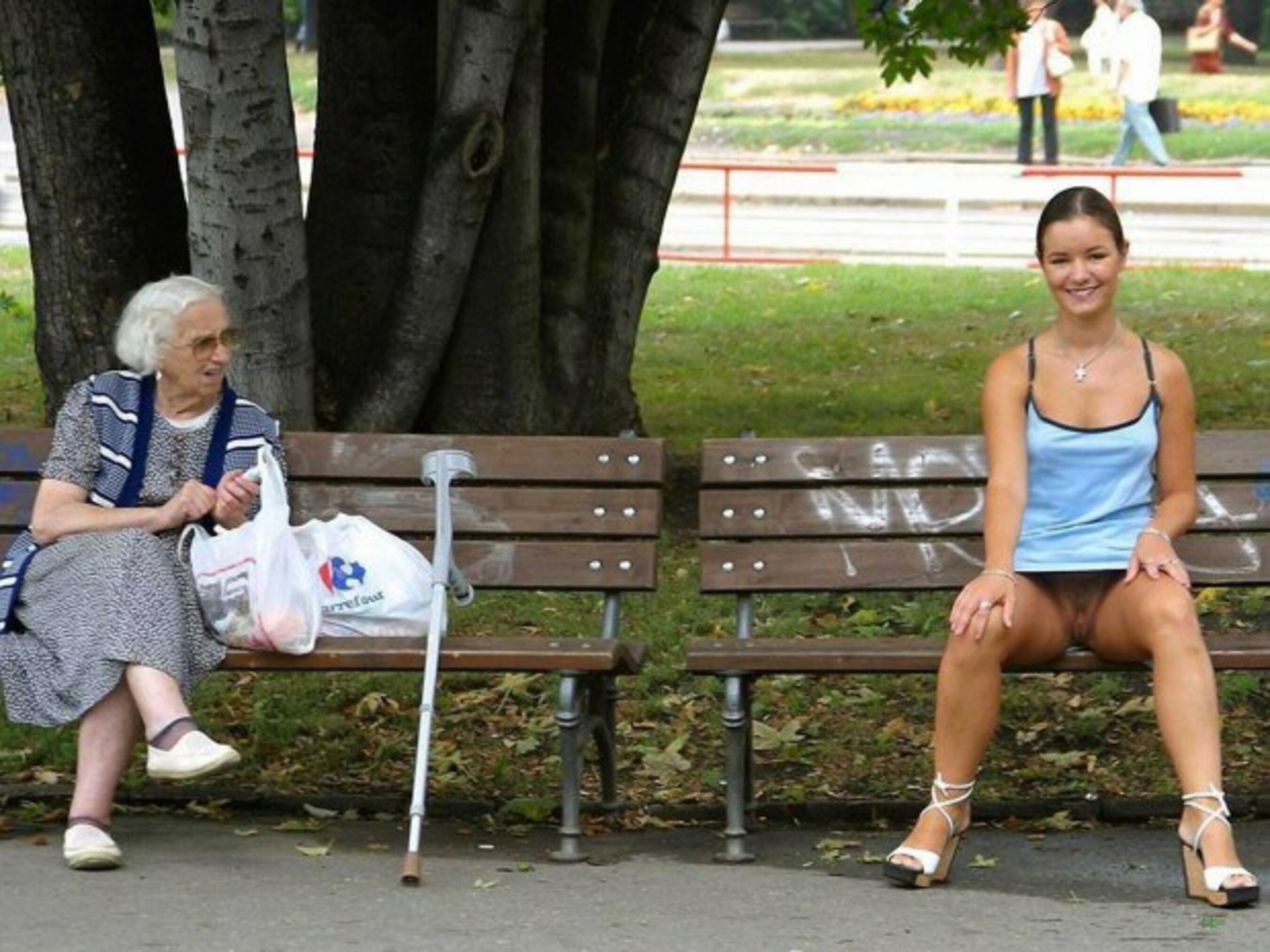 Фото Жены Без Трусов На Улице