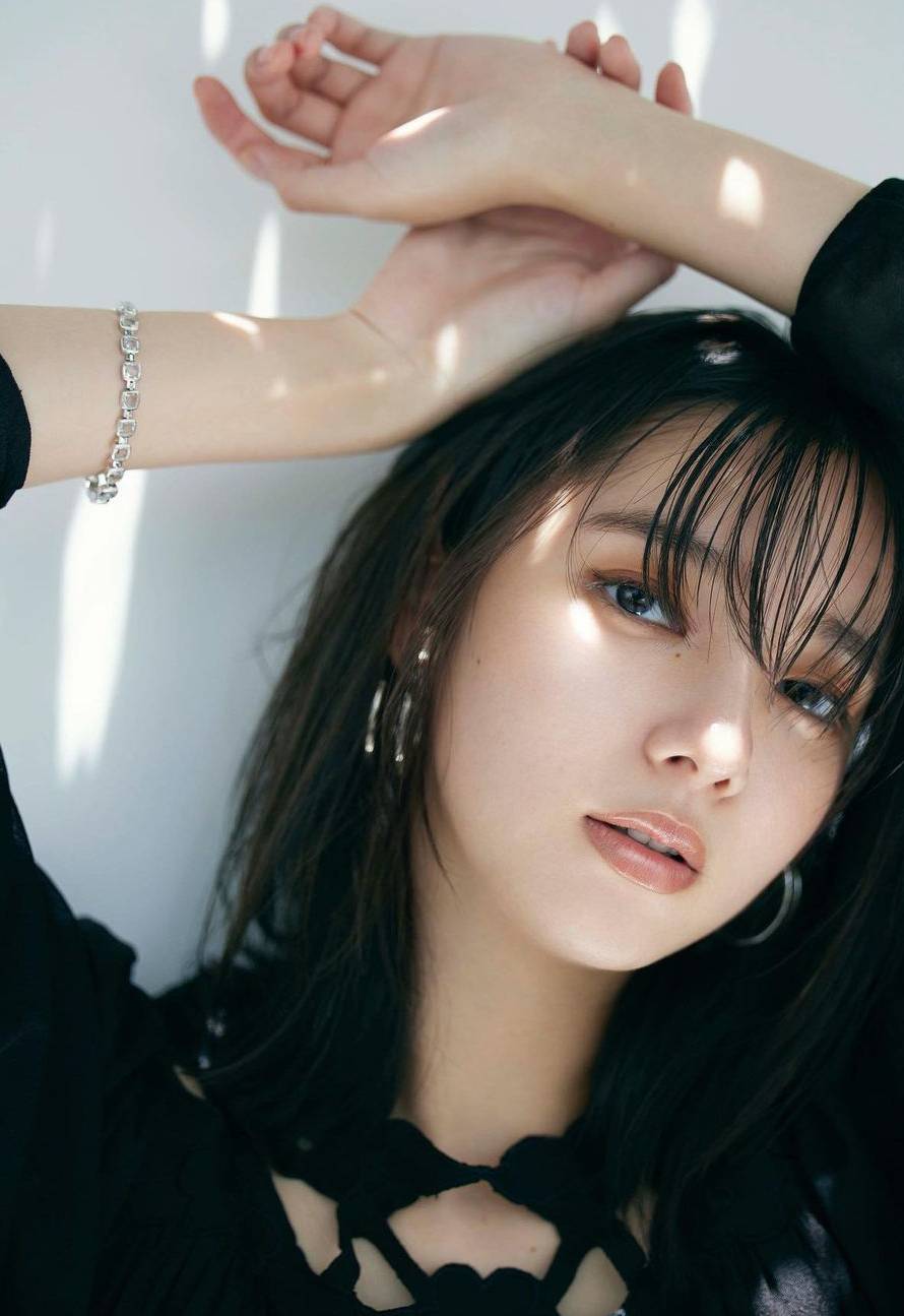 日本女演員、模特兒及寫真偶像--新川優愛 - 亞洲美女 -