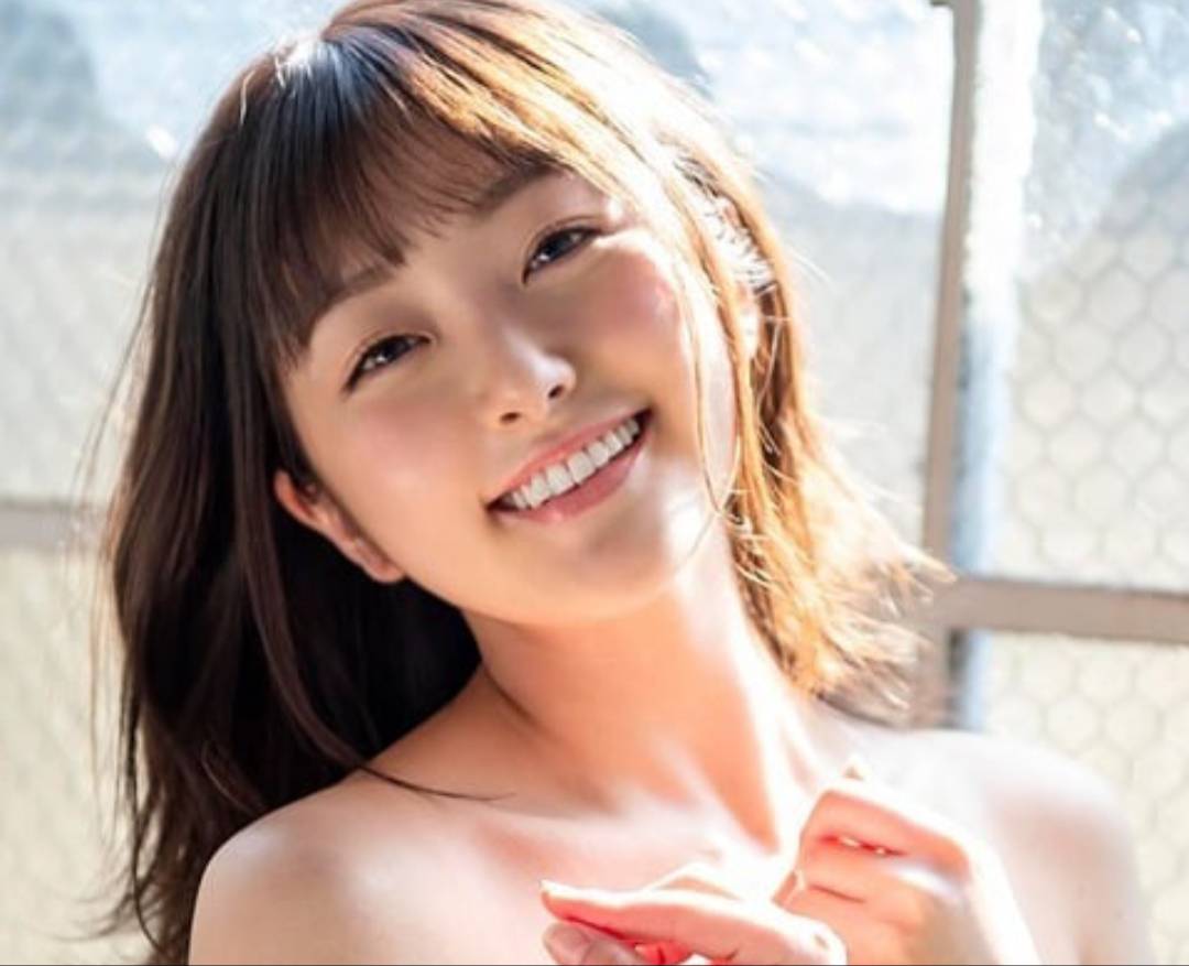 清純給人一種柔和通透感，膚色很白--青空光 - 亞洲美女 -