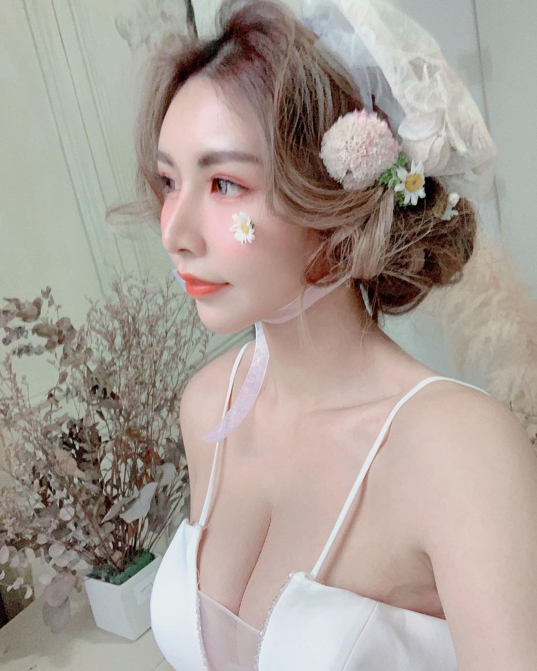 「周念薰」邪惡美乳挺到極點了！畫面看起來好大好滿 - 美女圖 -