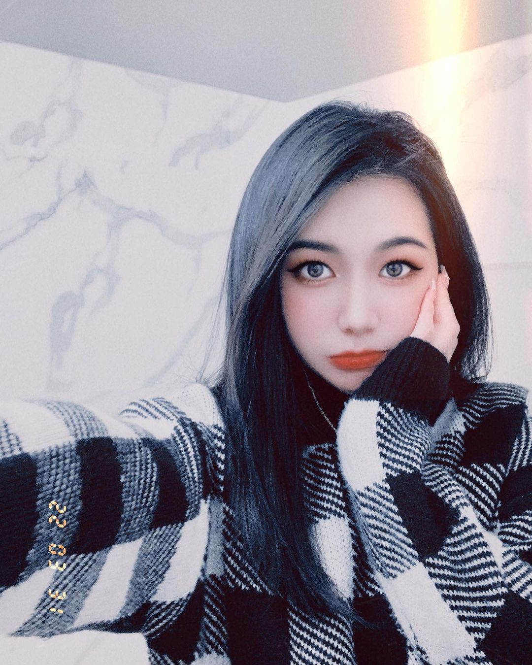 性感正妹「高芷軒」雪乳又圓又亮眼！畫面整個塞滿 - 美女圖 -