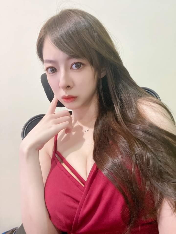 【實況主來囉】電玩蛇姬降臨！設計系美女如何規劃出不一樣的人生–祐妹！ - 美女圖 -