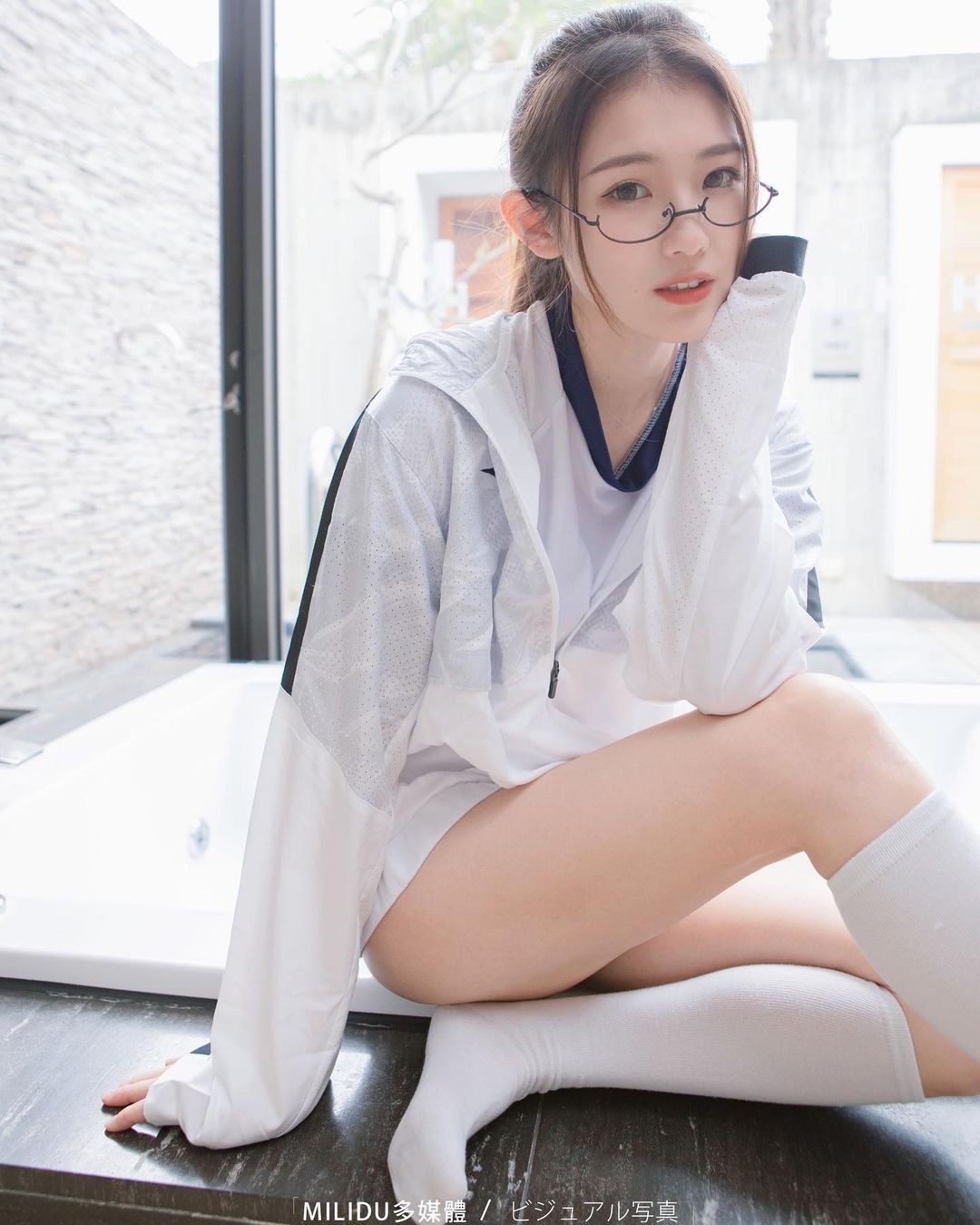 正妹「花巧娟」白皙肌膚滑嫩.....身材引人遐想連連 - 美女圖 -
