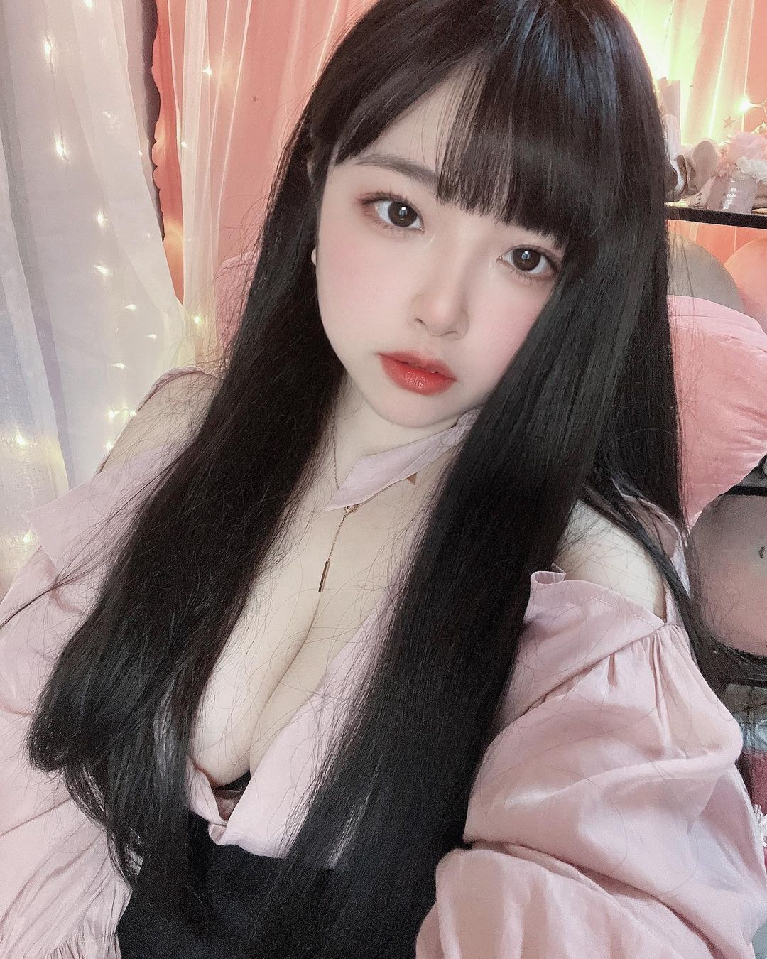 大眼甜心「羅衣衣」飽滿深溝太誘人 網友的心快按耐不住 - 美女圖 -