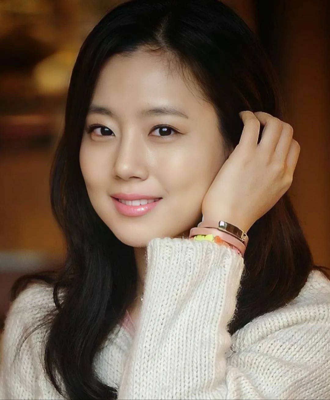 韓國女演員《風之畫員》文瑾瑩一同被稱為「五兩情侶」--文彩元 - 亞洲美女 -