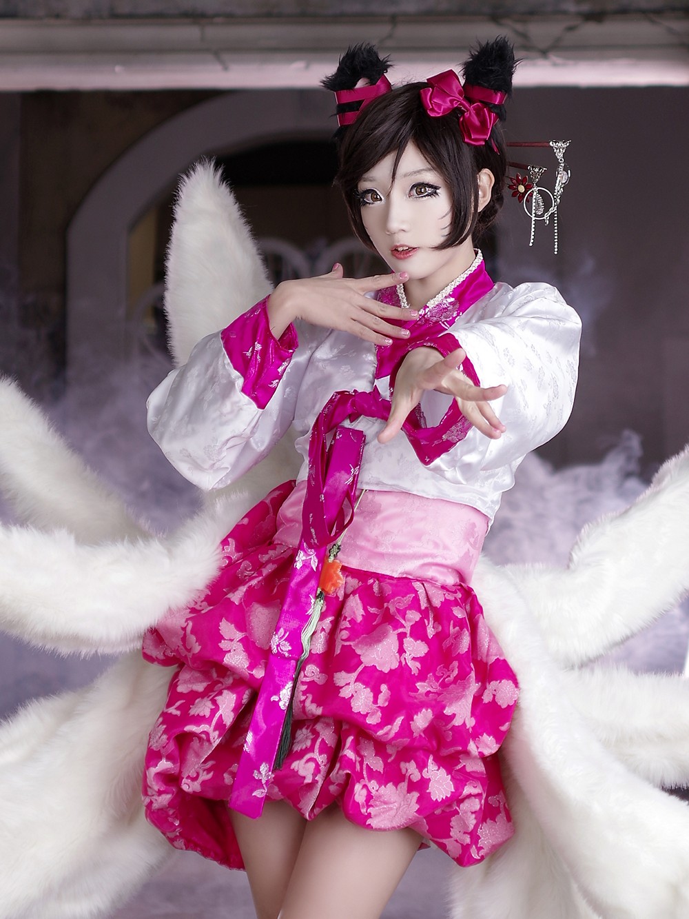 114_League_of_Legends_Divine_Dynasty_Ahri_09.jpg